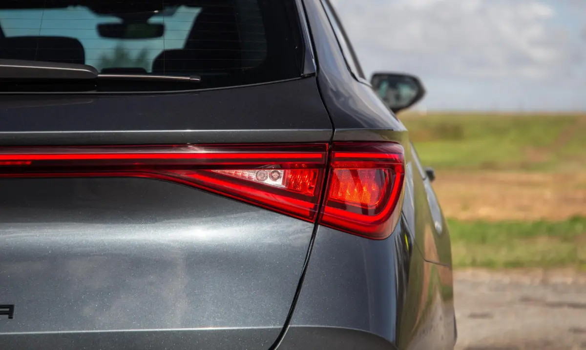 1.4i Plug-In Hybrid SPORTSTOURER / CARPLAY / CAMERA / KUIP STOELEN / PERFECT ONDERHOUDEN