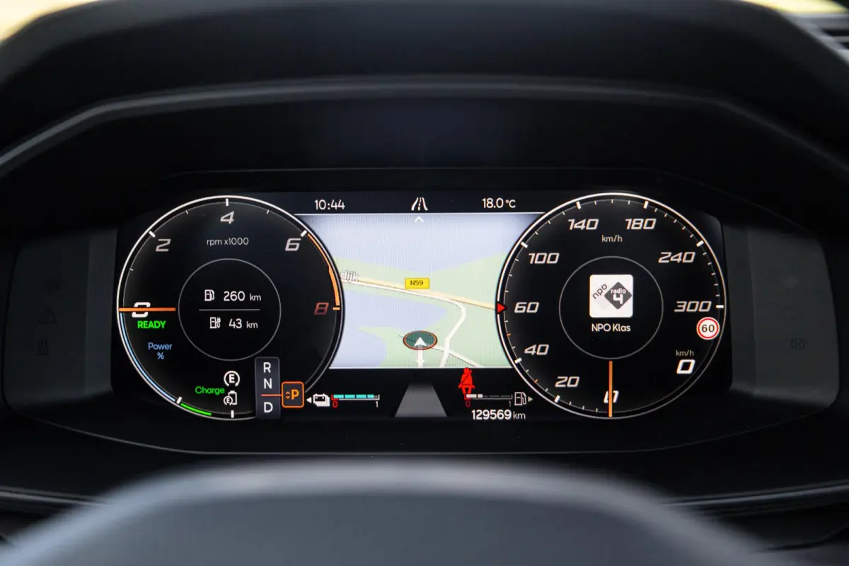 1.4i Plug-In Hybrid SPORTSTOURER / CARPLAY / CAMERA / KUIP STOELEN / PERFECT ONDERHOUDEN