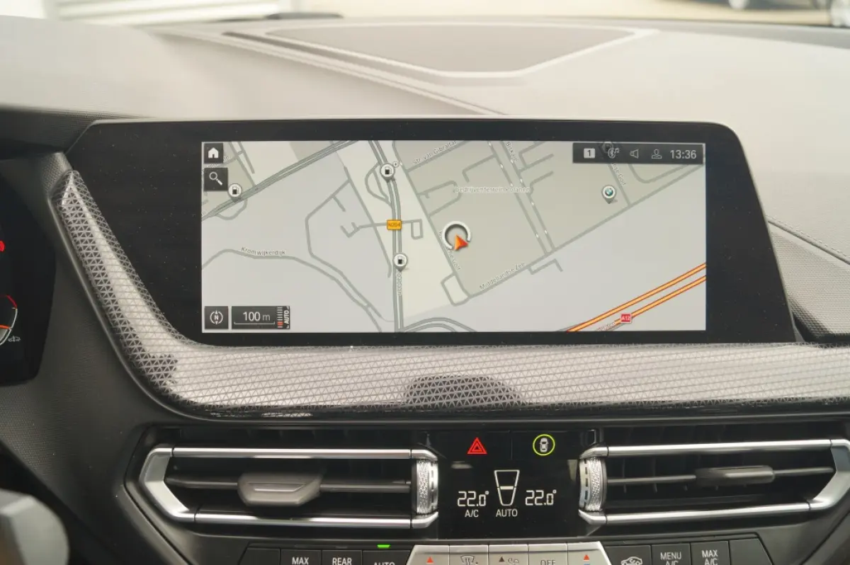218i Business Edition Sport -PANO-ECC-PDC-CAM-