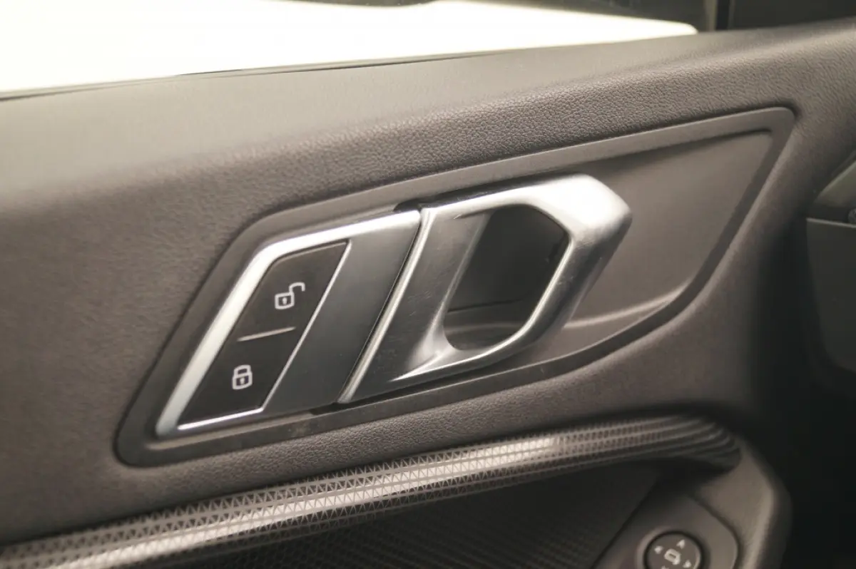 218i Business Edition Sport -PANO-ECC-PDC-CAM-