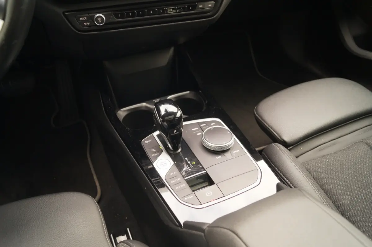 218i Business Edition Sport -PANO-ECC-PDC-CAM-