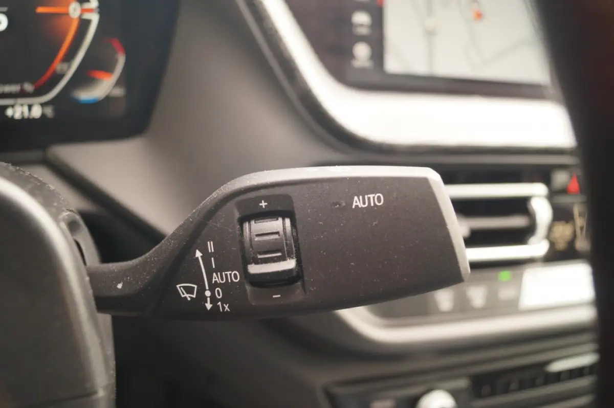 218i Business Edition Sport -PANO-ECC-PDC-CAM-