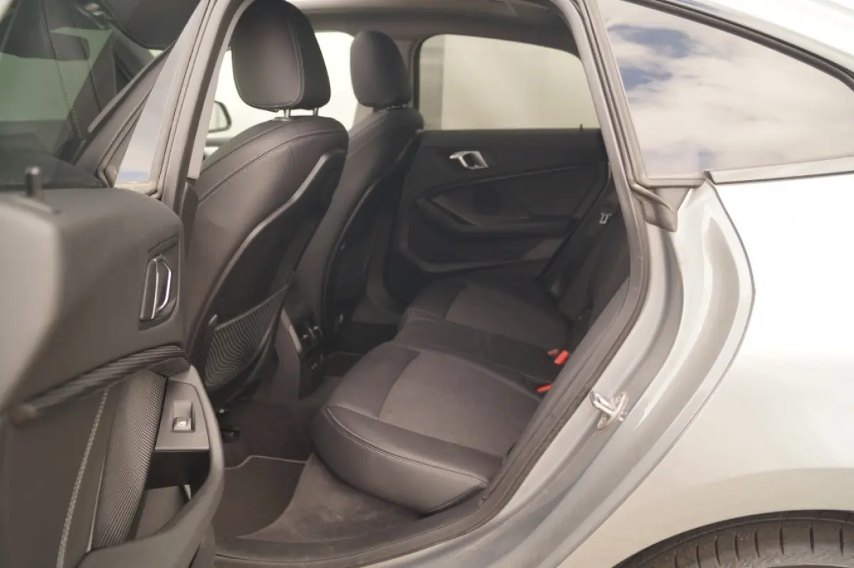 218i Business Edition Sport -PANO-ECC-PDC-CAM-