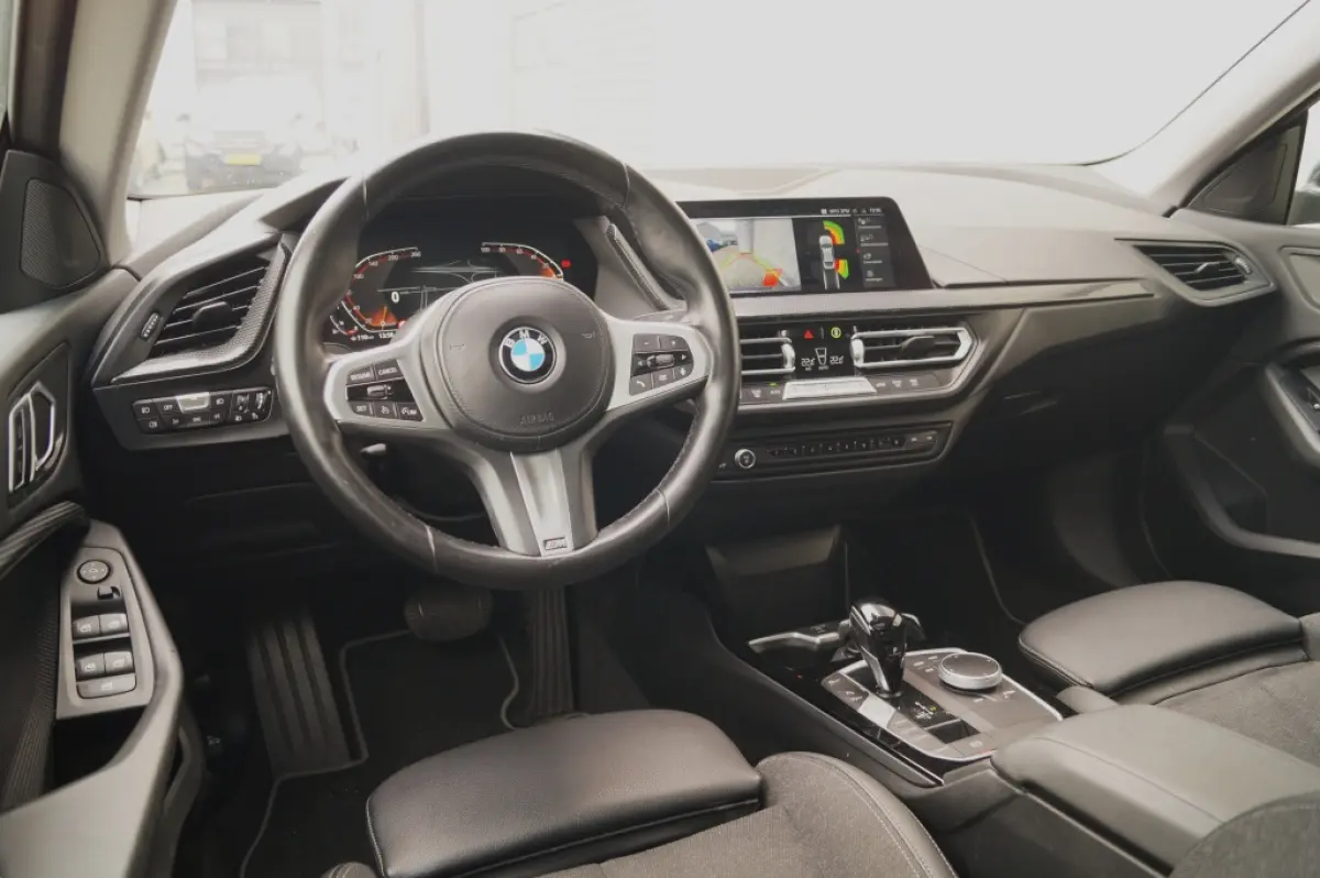 218i Business Edition Sport -PANO-ECC-PDC-CAM-