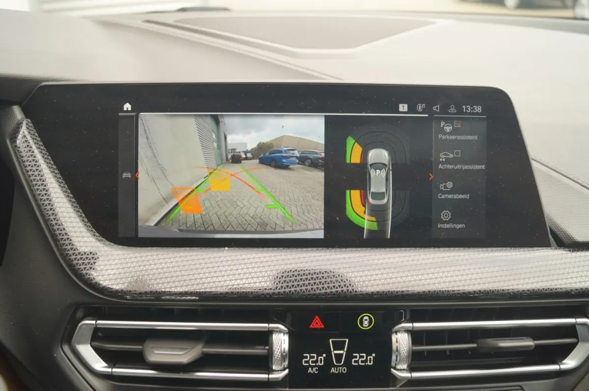 218i Business Edition Sport -PANO-ECC-PDC-CAM-