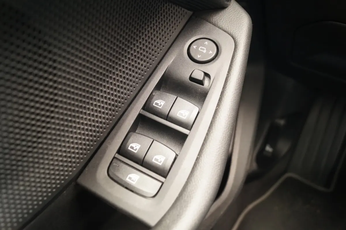 218i Business Edition Sport -PANO-ECC-PDC-CAM-