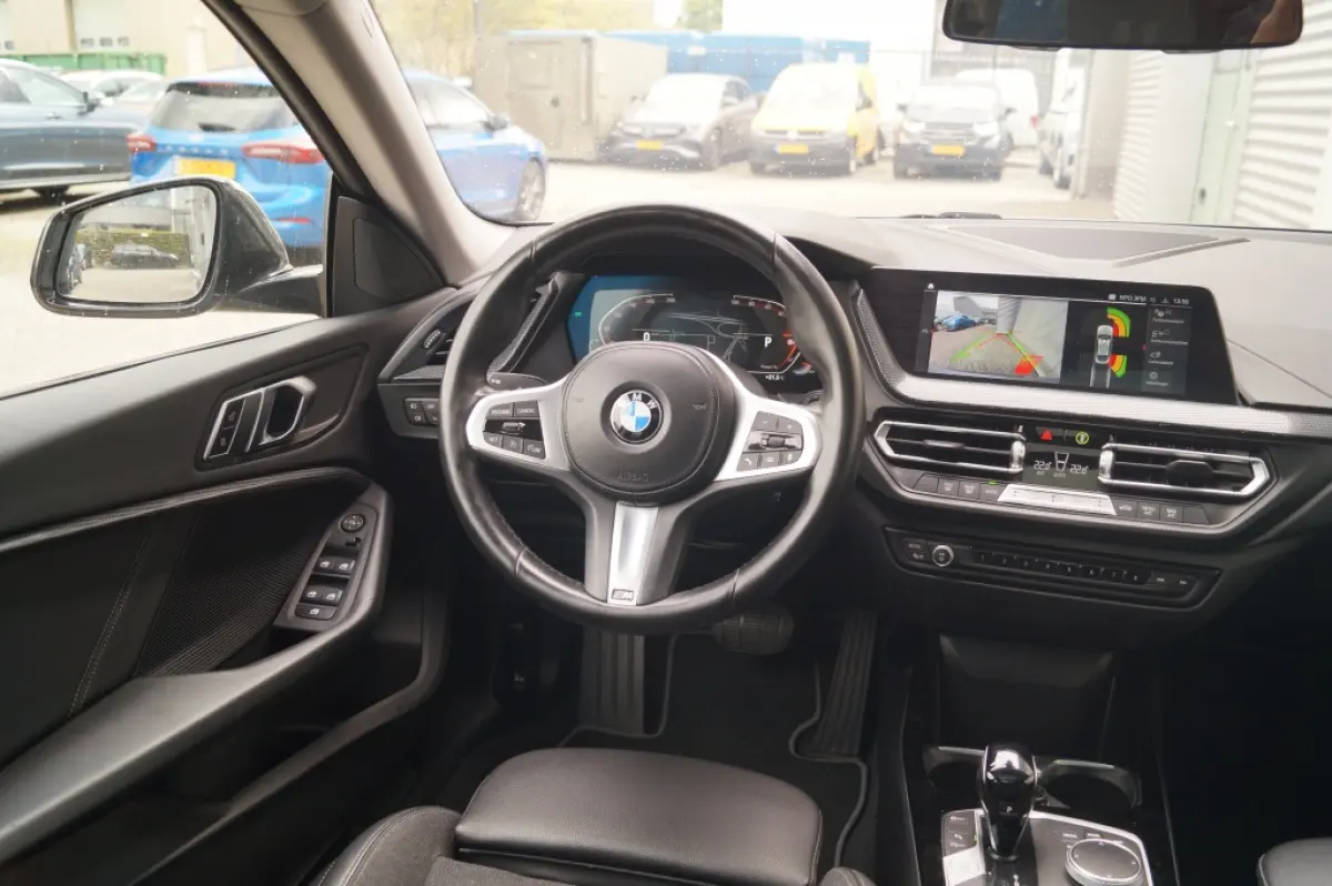 218i Business Edition Sport -PANO-ECC-PDC-CAM-