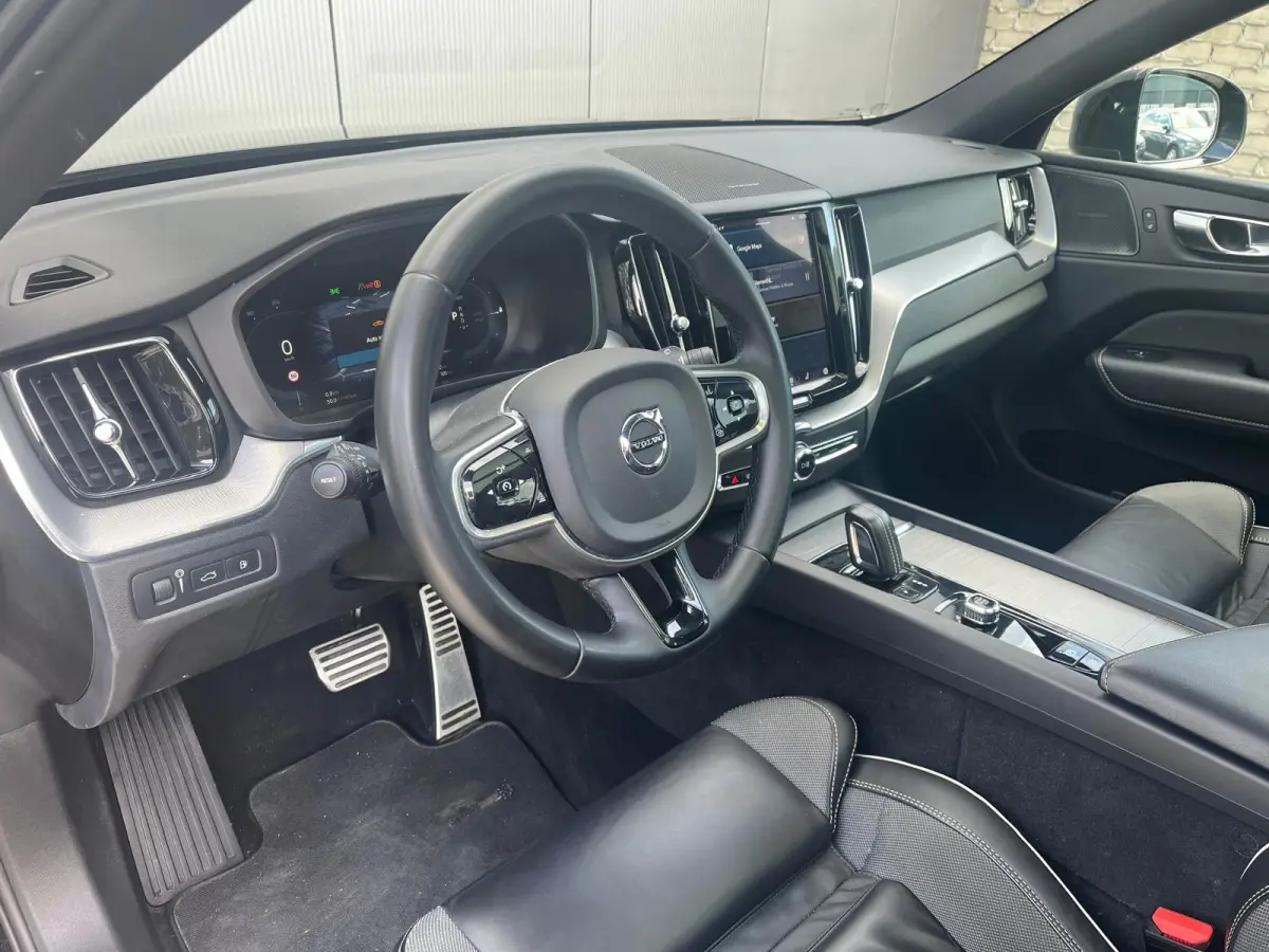 2.0 T6 Plug-in hybrid AWD R-Design| Facelift | Elek. Trekhaak | Memory | Panoramadak | Winterpack |