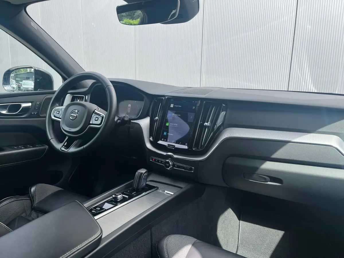 2.0 T6 Plug-in hybrid AWD R-Design| Facelift | Elek. Trekhaak | Memory | Panoramadak | Winterpack |