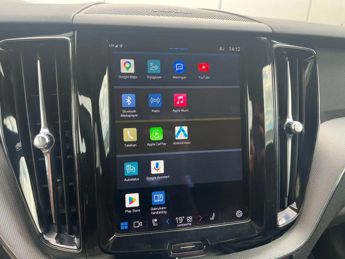 2.0 T6 Plug-in hybrid AWD R-Design| Facelift | Elek. Trekhaak | Memory | Panoramadak | Winterpack |