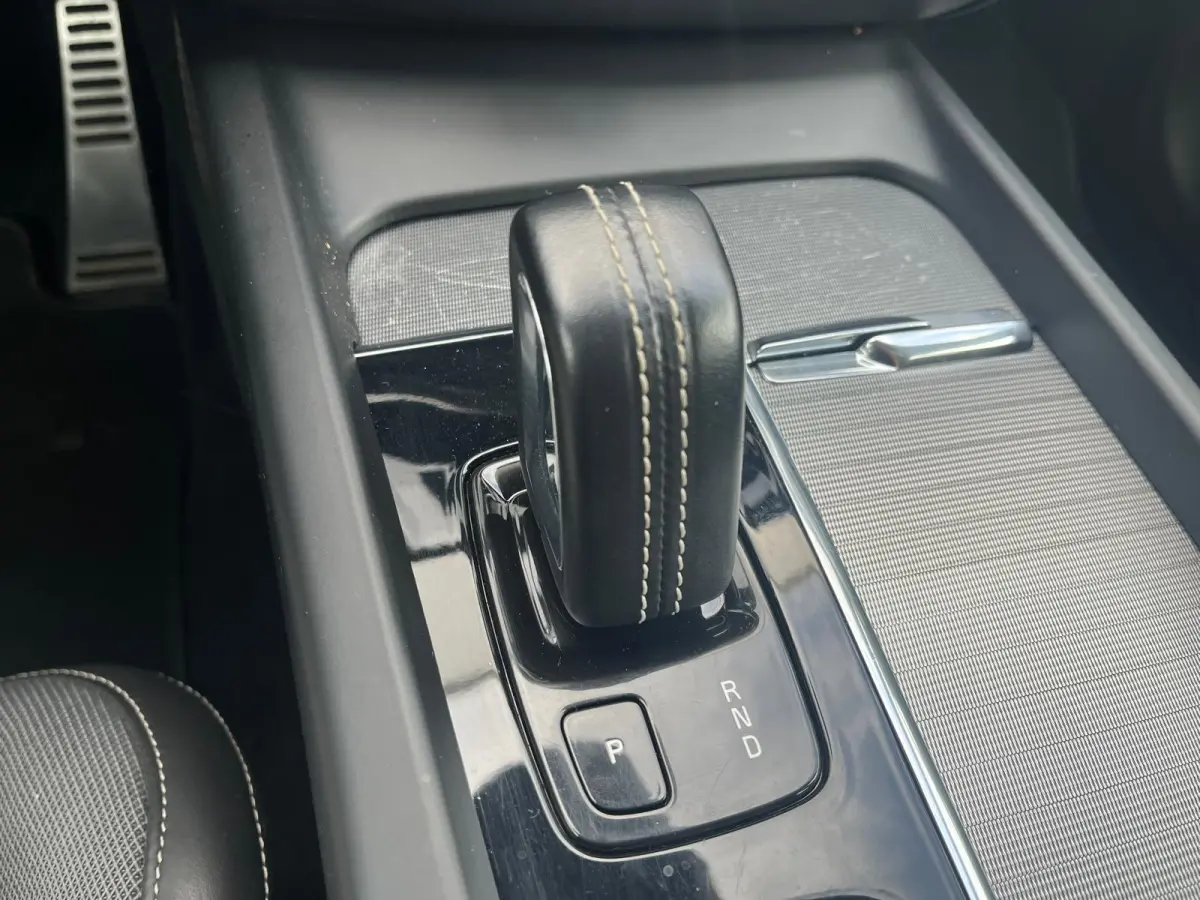 2.0 T6 Plug-in hybrid AWD R-Design| Facelift | Elek. Trekhaak | Memory | Panoramadak | Winterpack |