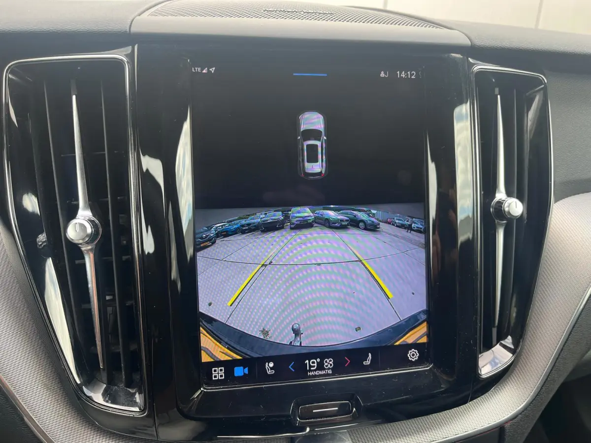 2.0 T6 Plug-in hybrid AWD R-Design| Facelift | Elek. Trekhaak | Memory | Panoramadak | Winterpack |