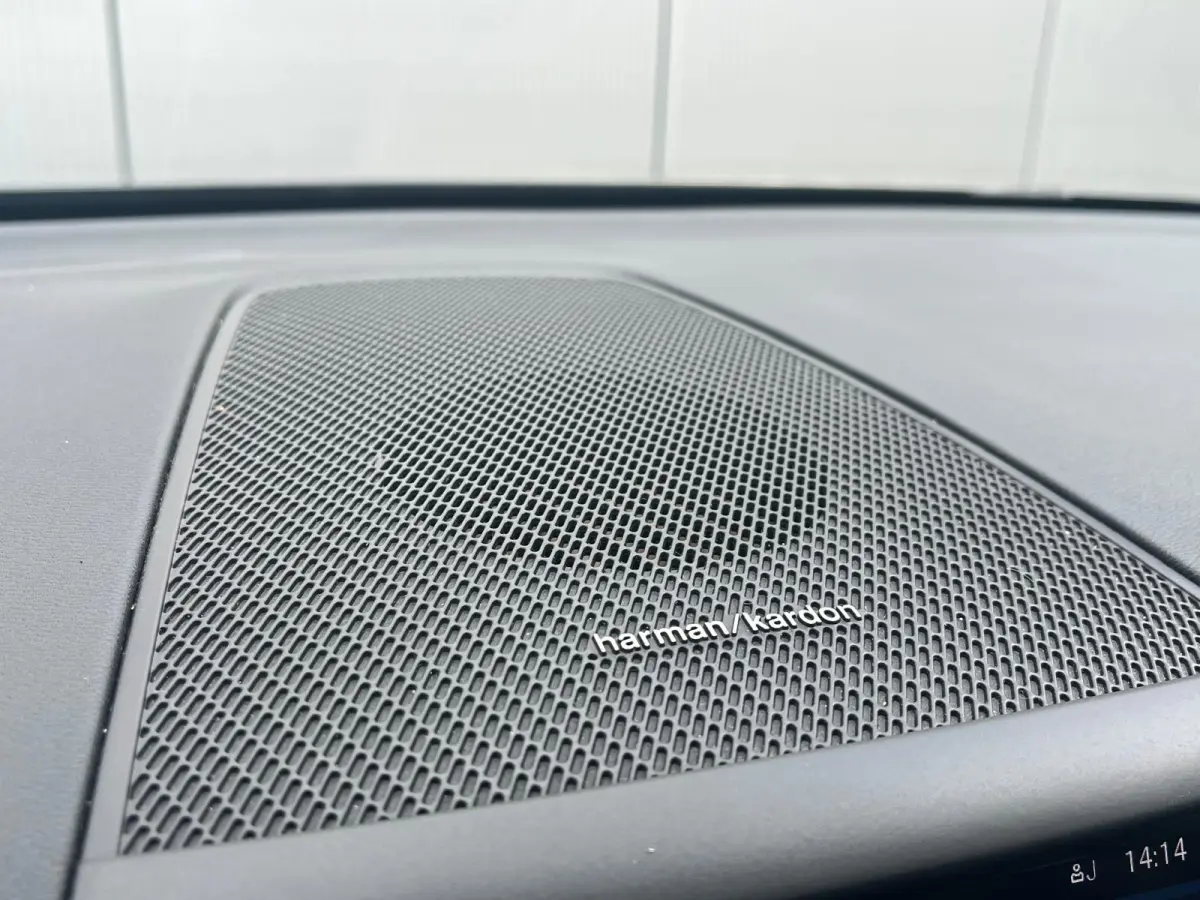 2.0 T6 Plug-in hybrid AWD R-Design| Facelift | Elek. Trekhaak | Memory | Panoramadak | Winterpack |