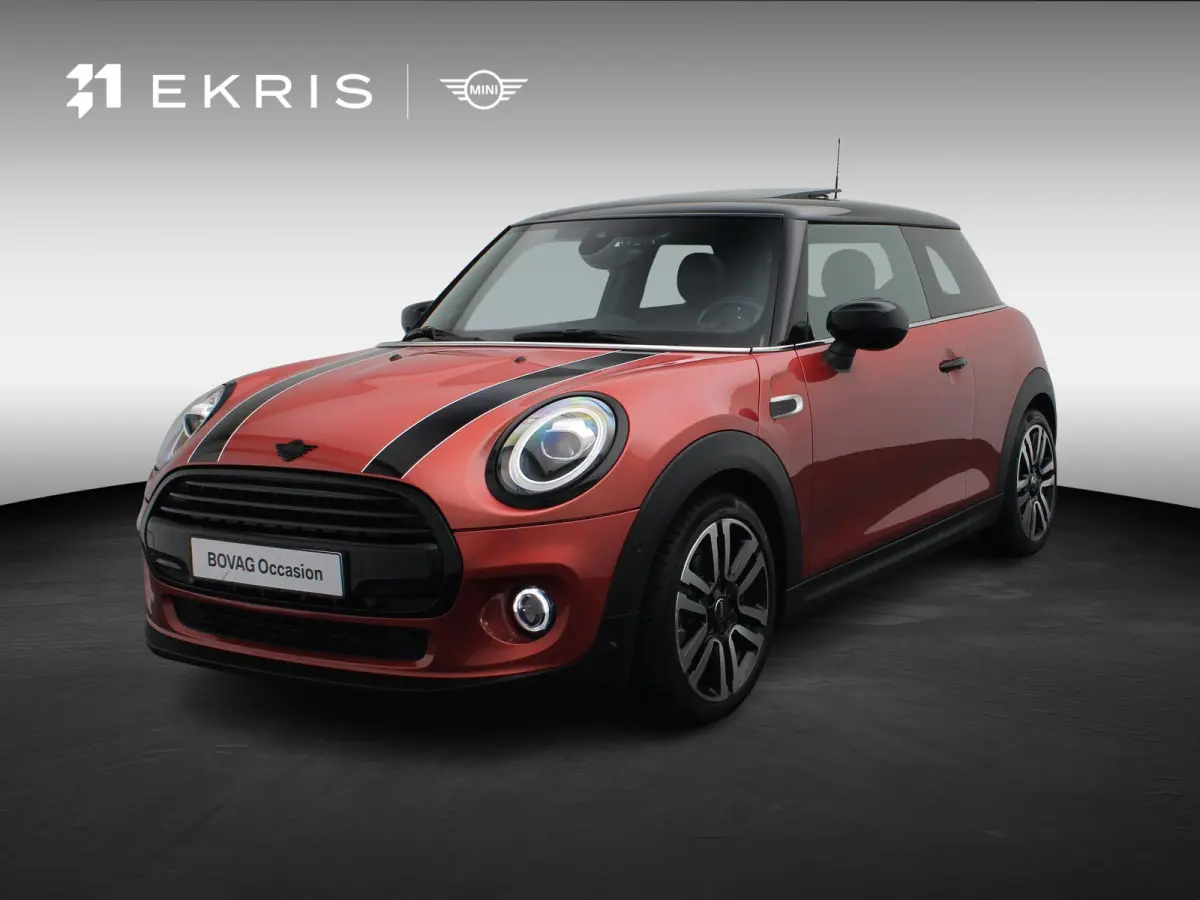 Cooper Summer Red Edition + Glazen panoramadak + Harman Kardon + Comfort Access + Elektrisch verwarmde voorstoelen + 	Driving Assistant + LED + PDC + 17''
