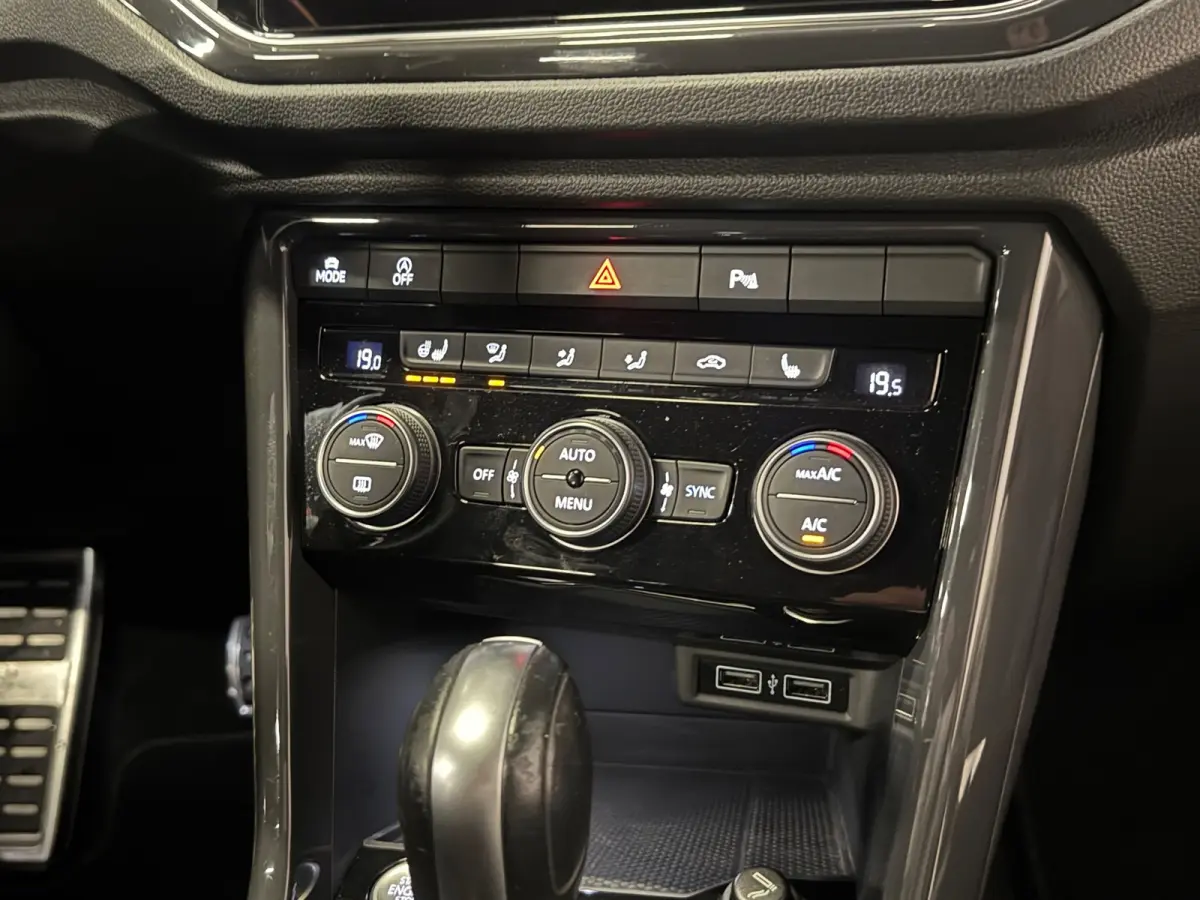 1.5 TSI Sport Business R | VIRTUAL DASH | CAMERA | CARPLAY