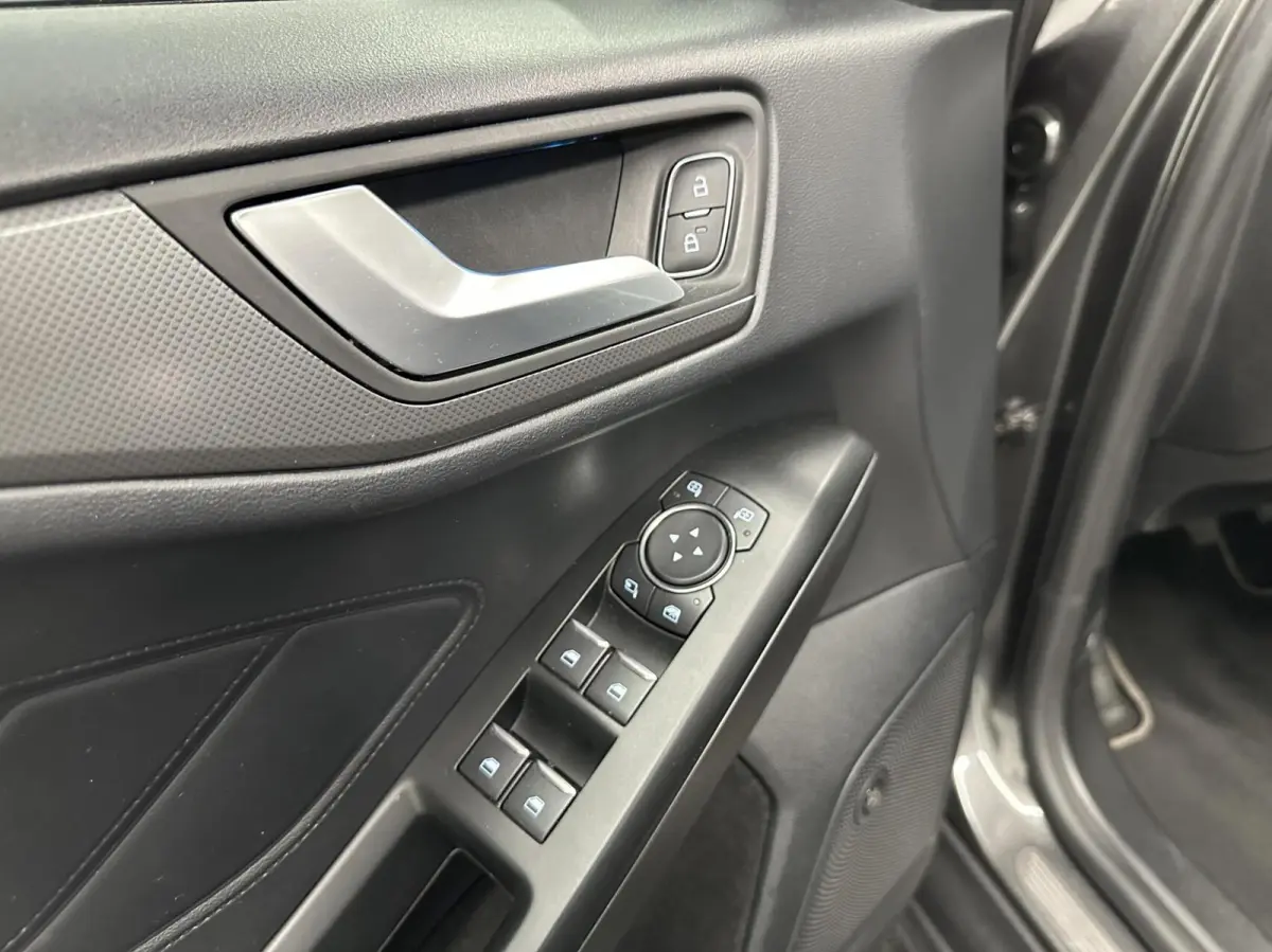 1.0 EcoBoost Titanium Business PANO TREKHAAK CRUISE NAVI CARPLAY ECC.