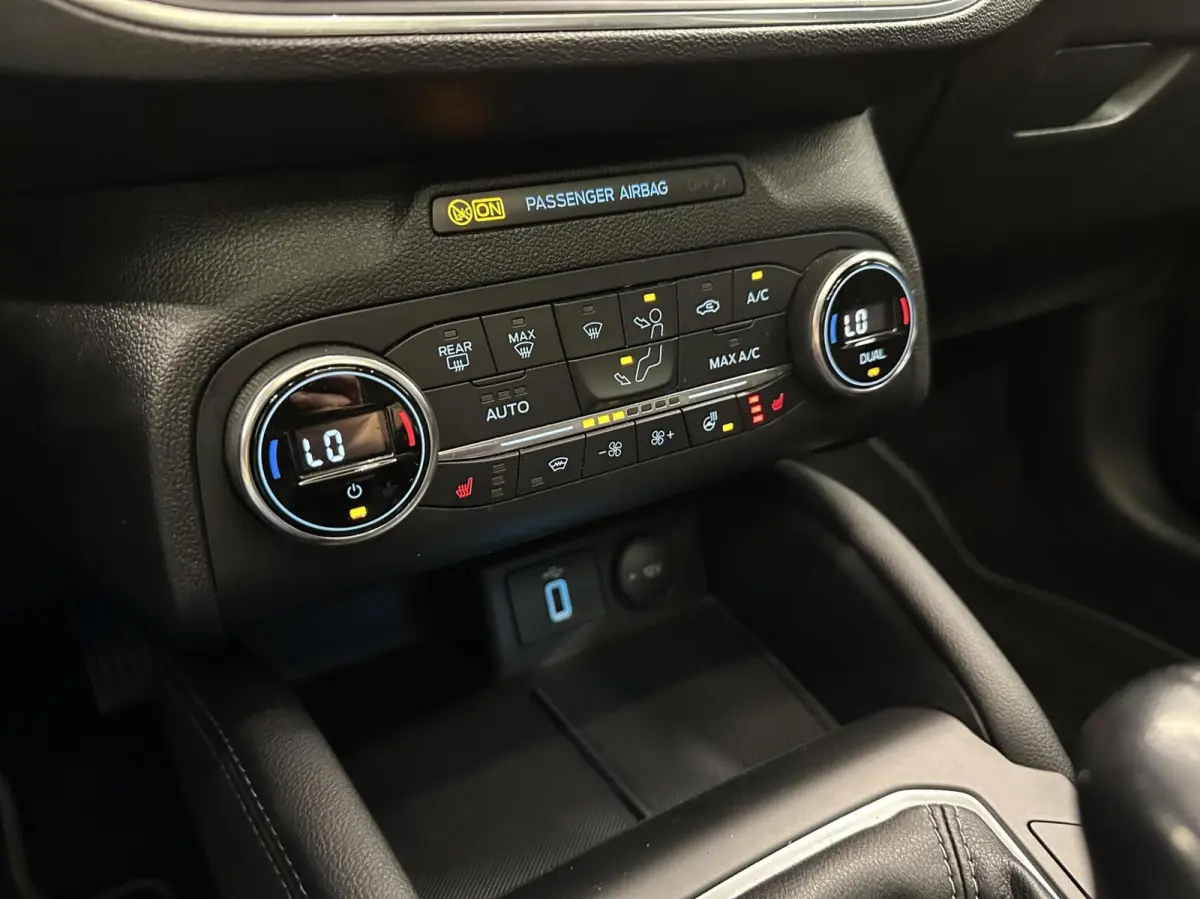 1.0 EcoBoost Titanium Business PANO TREKHAAK CRUISE NAVI CARPLAY ECC.