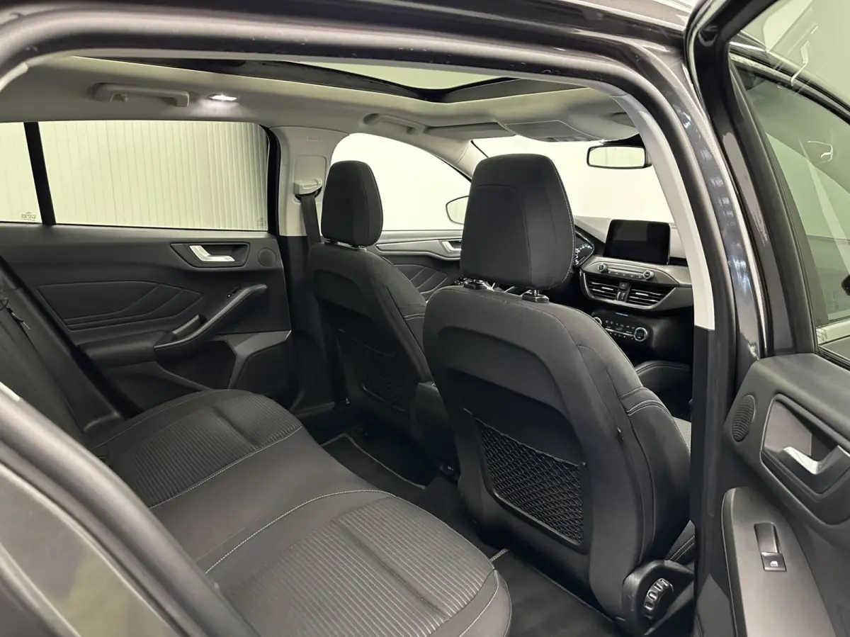 1.0 EcoBoost Titanium Business PANO TREKHAAK CRUISE NAVI CARPLAY ECC.