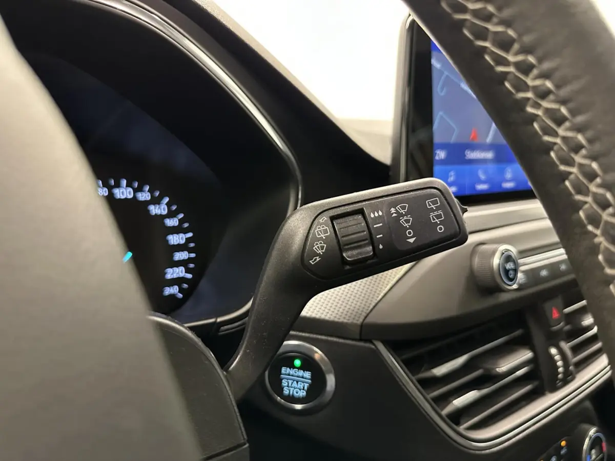 1.0 EcoBoost Titanium Business PANO TREKHAAK CRUISE NAVI CARPLAY ECC.