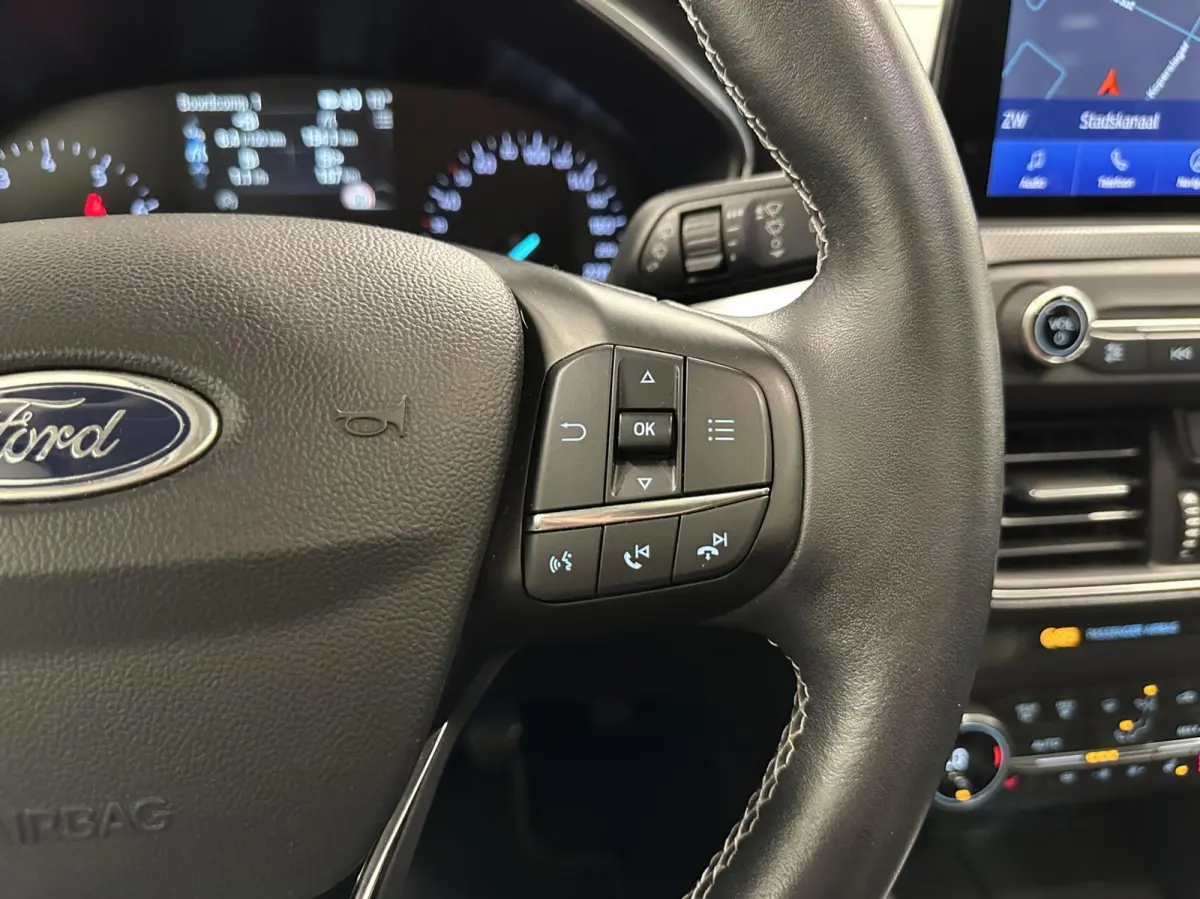 1.0 EcoBoost Titanium Business PANO TREKHAAK CRUISE NAVI CARPLAY ECC.