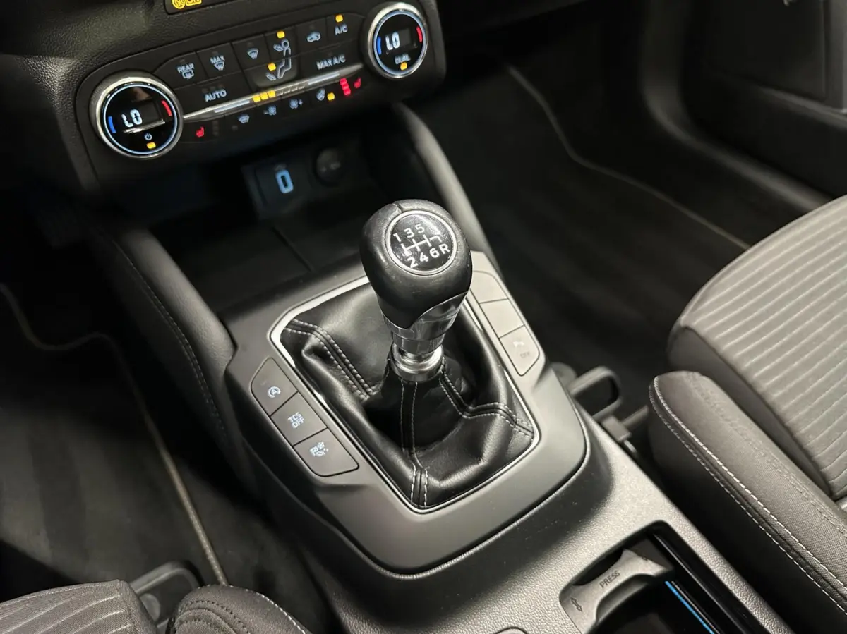 1.0 EcoBoost Titanium Business PANO TREKHAAK CRUISE NAVI CARPLAY ECC.