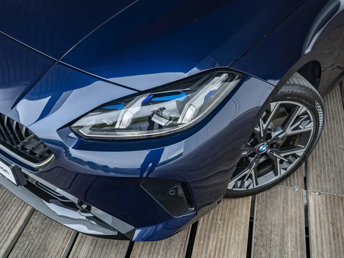 223 xDrive | Adaptief M Onderstel | Panoramadak | Driving Assistant Plus | Harman Kardon | Comfort Access | Head Up Display