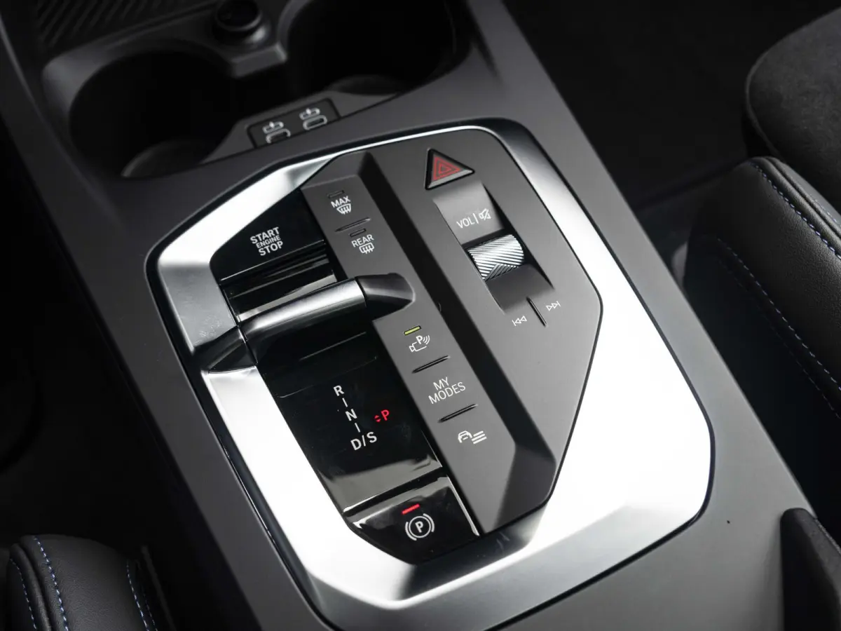 223 xDrive | Adaptief M Onderstel | Panoramadak | Driving Assistant Plus | Harman Kardon | Comfort Access | Head Up Display