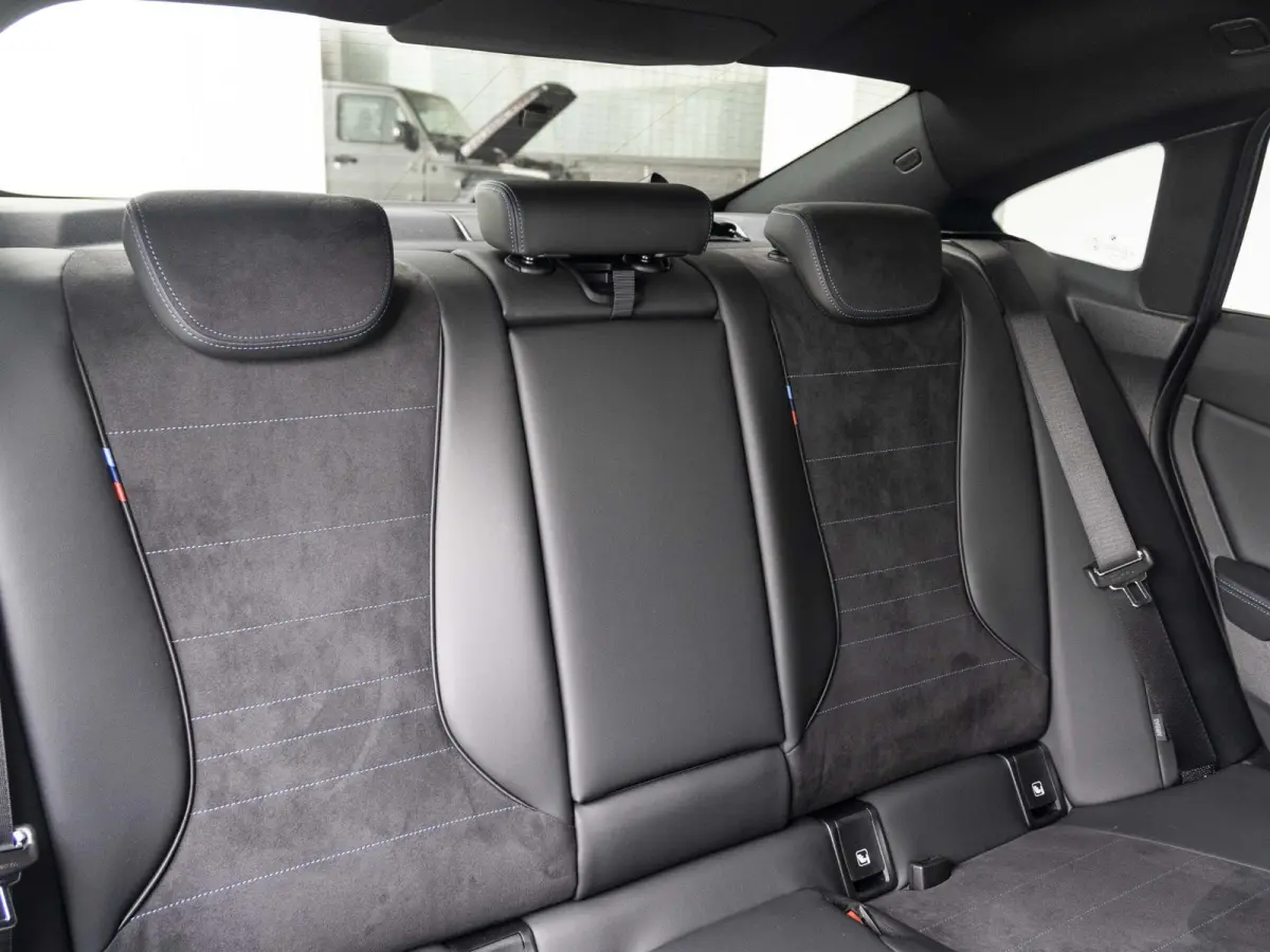 223 xDrive | Adaptief M Onderstel | Panoramadak | Driving Assistant Plus | Harman Kardon | Comfort Access | Head Up Display