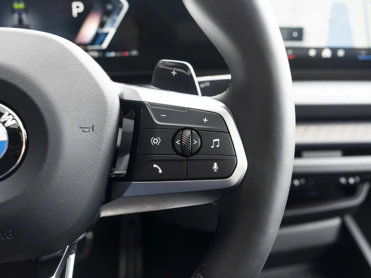 223 xDrive | Adaptief M Onderstel | Panoramadak | Driving Assistant Plus | Harman Kardon | Comfort Access | Head Up Display