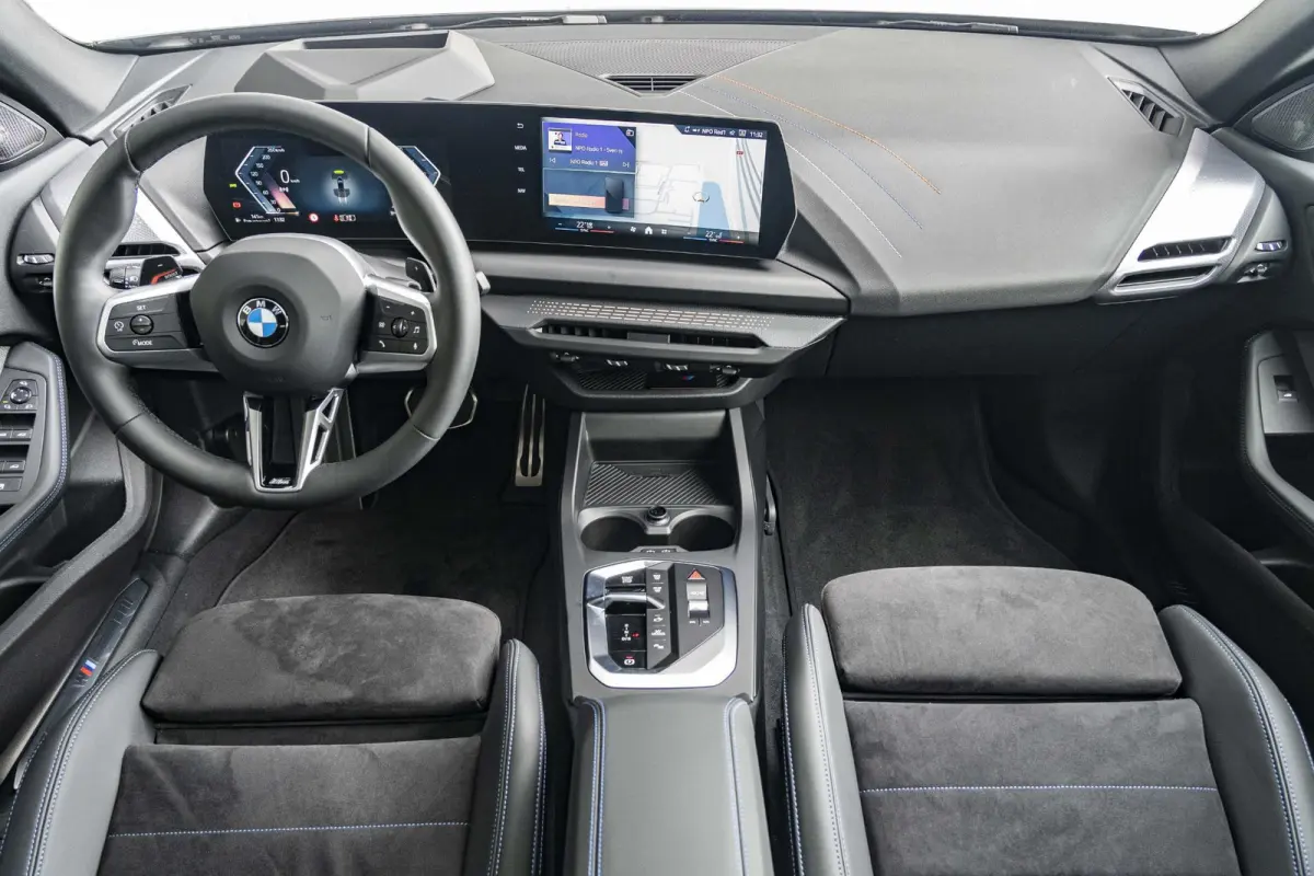 223 xDrive | Adaptief M Onderstel | Panoramadak | Driving Assistant Plus | Harman Kardon | Comfort Access | Head Up Display