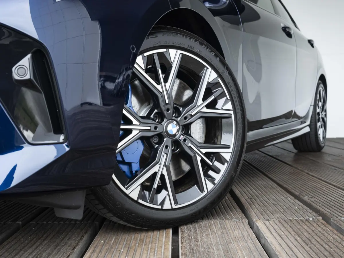 223 xDrive | Adaptief M Onderstel | Panoramadak | Driving Assistant Plus | Harman Kardon | Comfort Access | Head Up Display