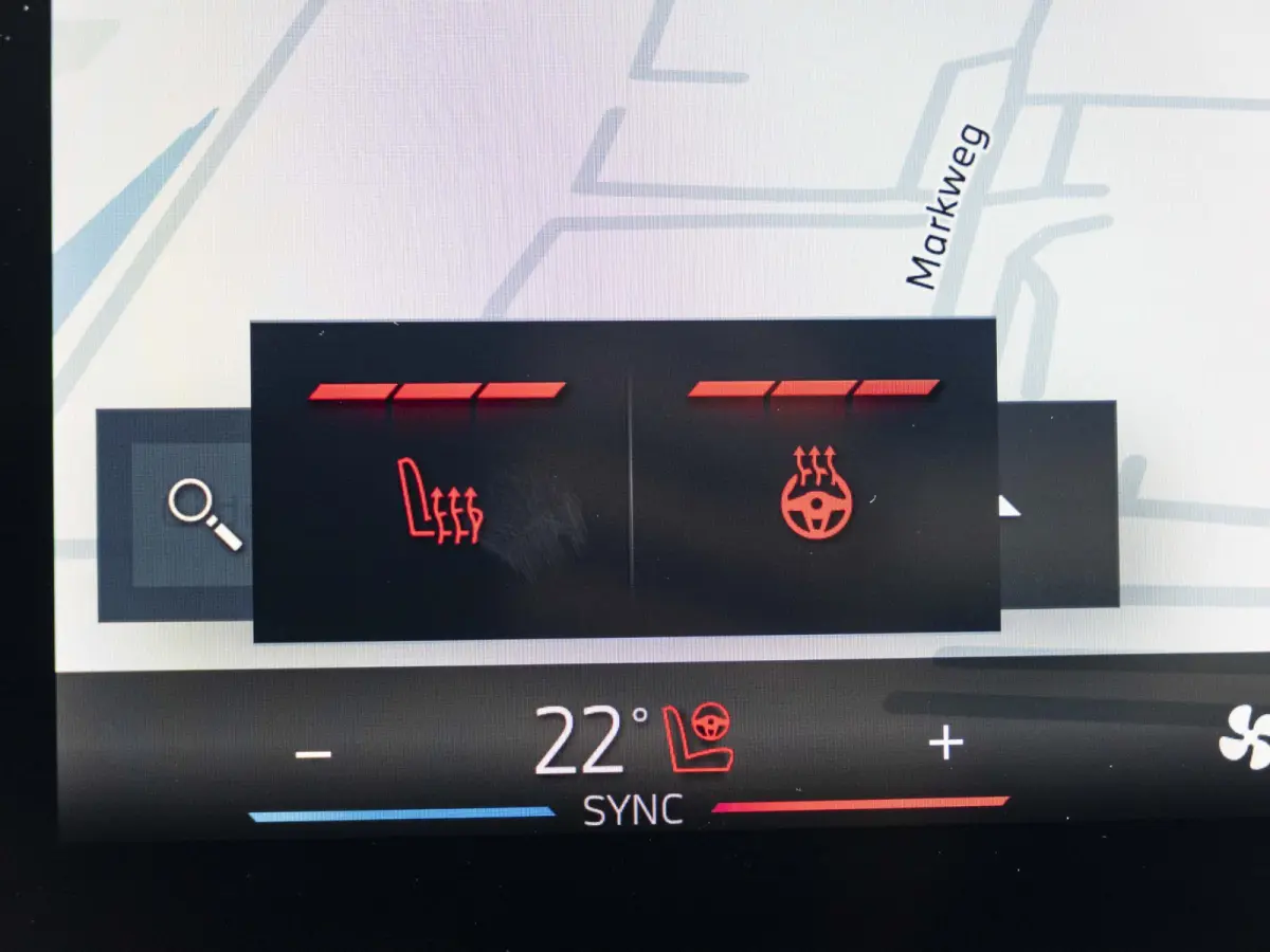 223 xDrive | Adaptief M Onderstel | Panoramadak | Driving Assistant Plus | Harman Kardon | Comfort Access | Head Up Display
