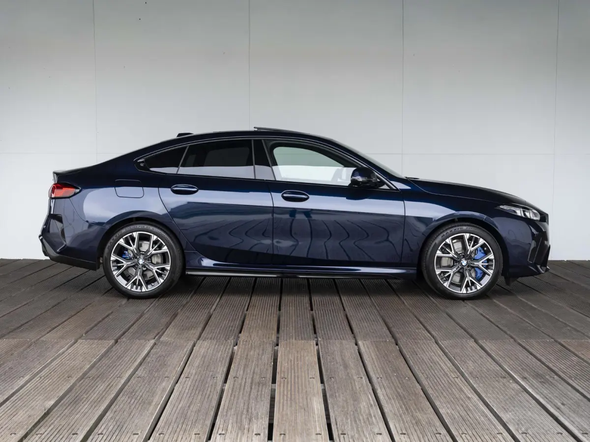 223 xDrive | Adaptief M Onderstel | Panoramadak | Driving Assistant Plus | Harman Kardon | Comfort Access | Head Up Display