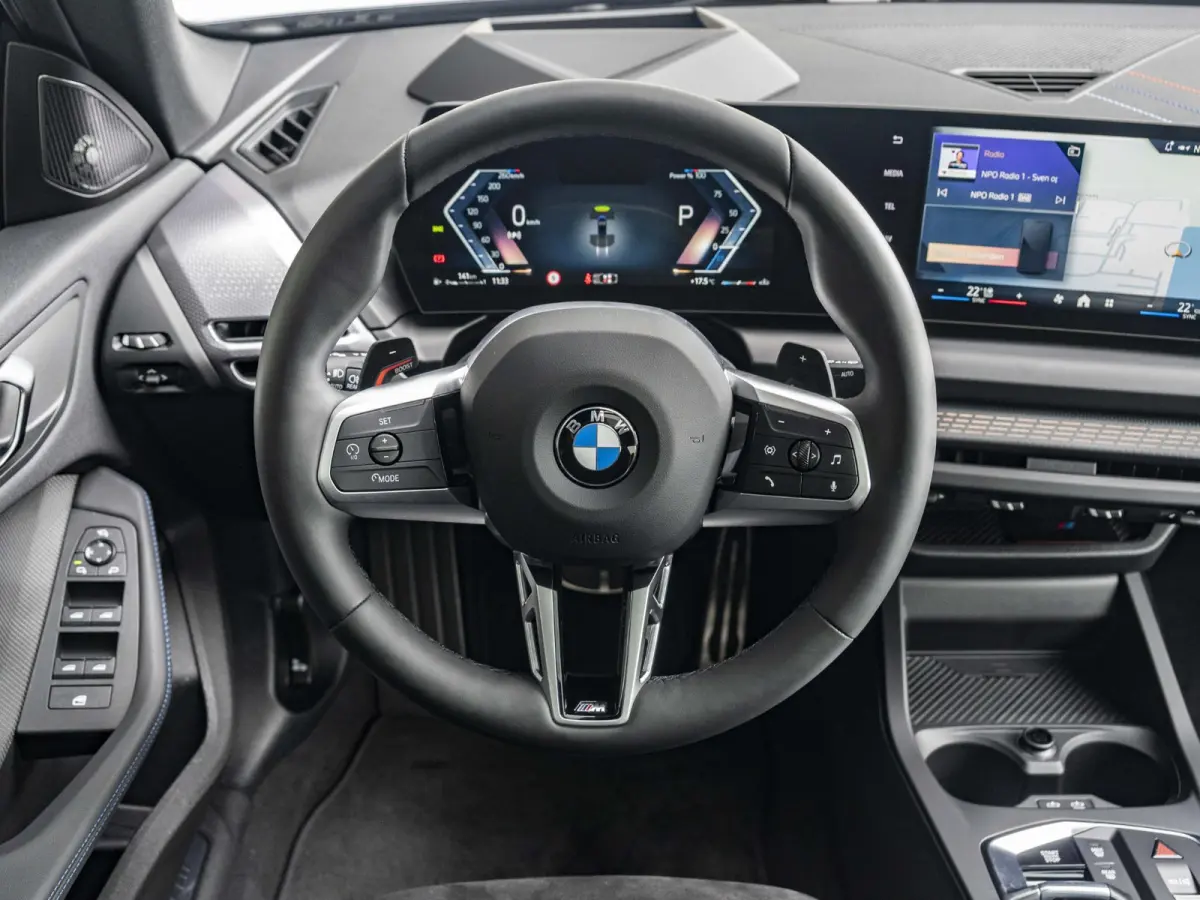 223 xDrive | Adaptief M Onderstel | Panoramadak | Driving Assistant Plus | Harman Kardon | Comfort Access | Head Up Display