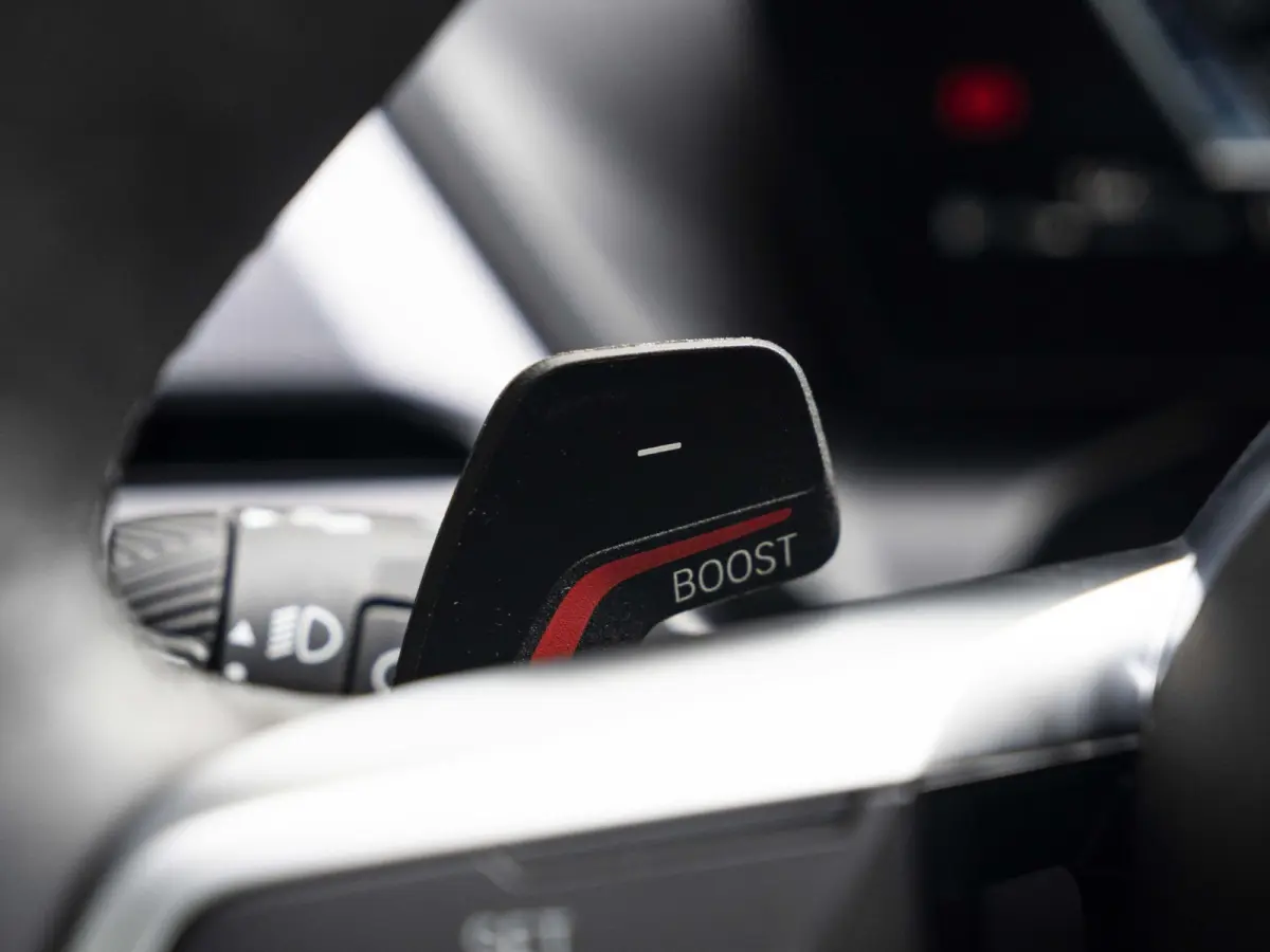 223 xDrive | Adaptief M Onderstel | Panoramadak | Driving Assistant Plus | Harman Kardon | Comfort Access | Head Up Display