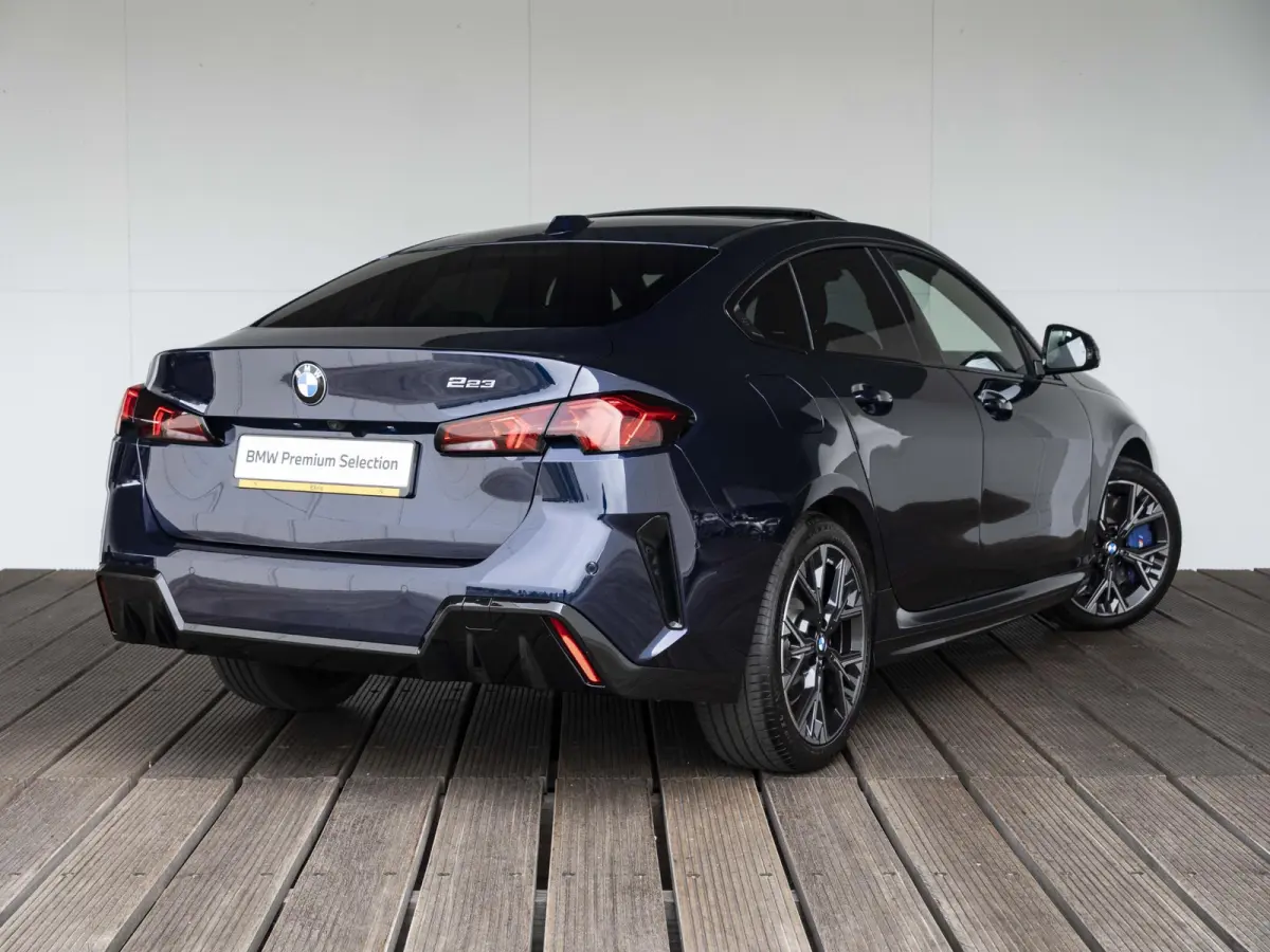 223 xDrive | Adaptief M Onderstel | Panoramadak | Driving Assistant Plus | Harman Kardon | Comfort Access | Head Up Display