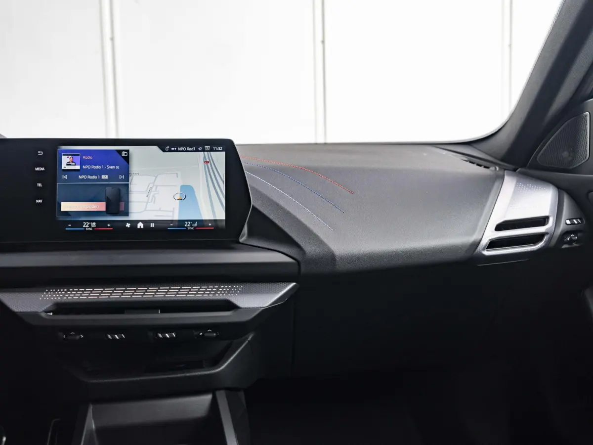 223 xDrive | Adaptief M Onderstel | Panoramadak | Driving Assistant Plus | Harman Kardon | Comfort Access | Head Up Display