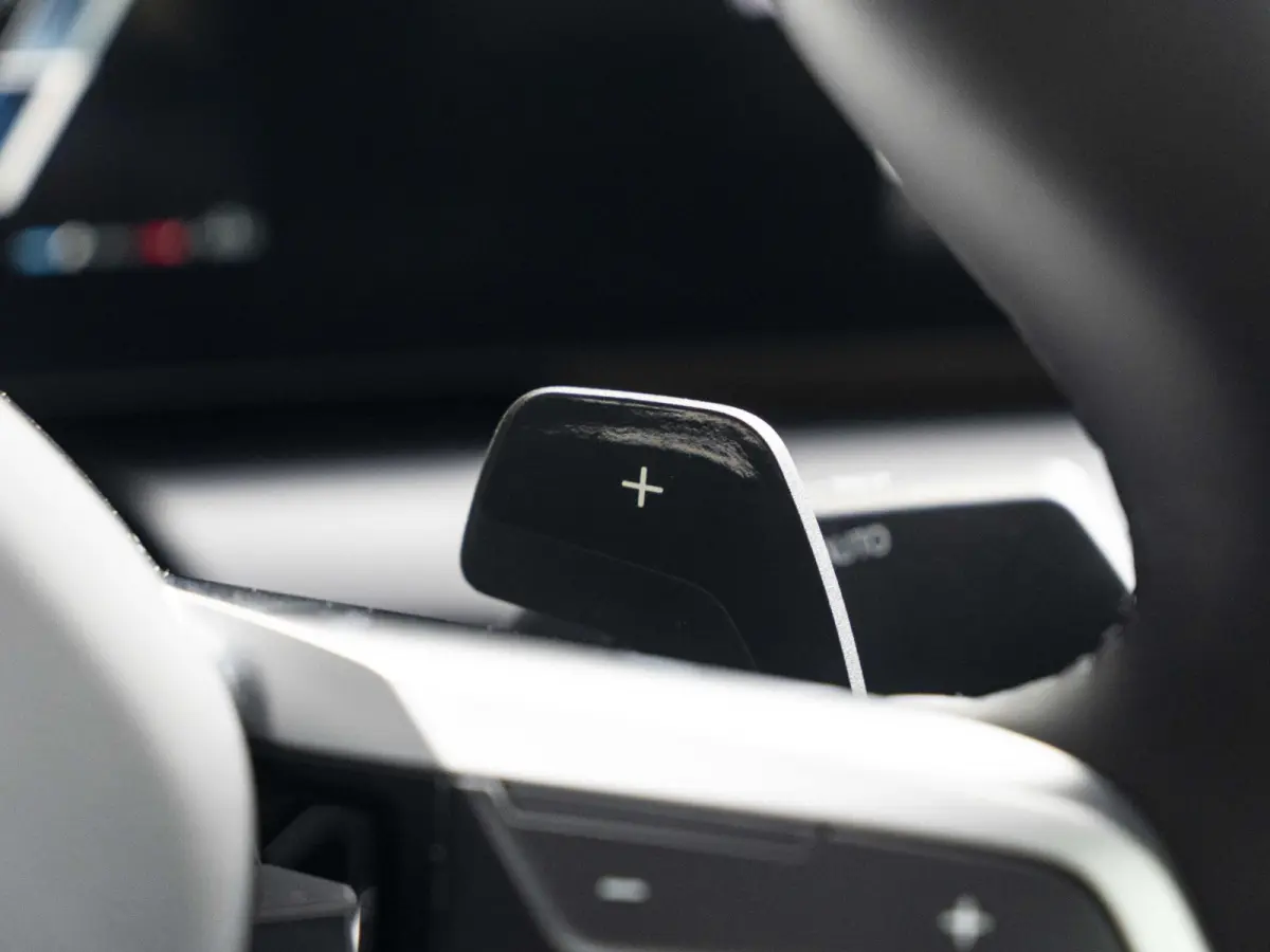 223 xDrive | Adaptief M Onderstel | Panoramadak | Driving Assistant Plus | Harman Kardon | Comfort Access | Head Up Display