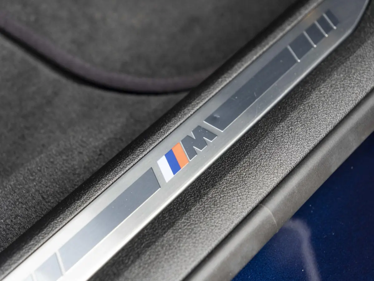 223 xDrive | Adaptief M Onderstel | Panoramadak | Driving Assistant Plus | Harman Kardon | Comfort Access | Head Up Display