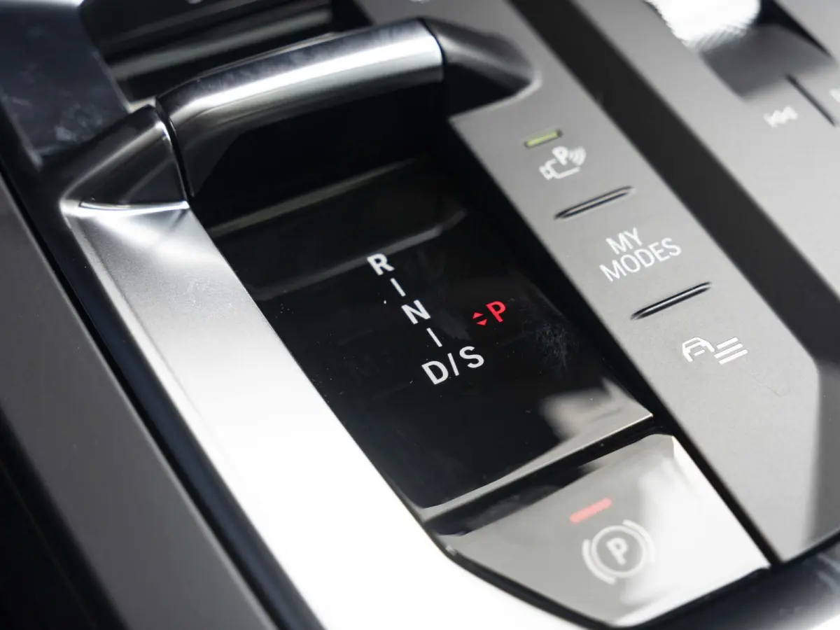 223 xDrive | Adaptief M Onderstel | Panoramadak | Driving Assistant Plus | Harman Kardon | Comfort Access | Head Up Display