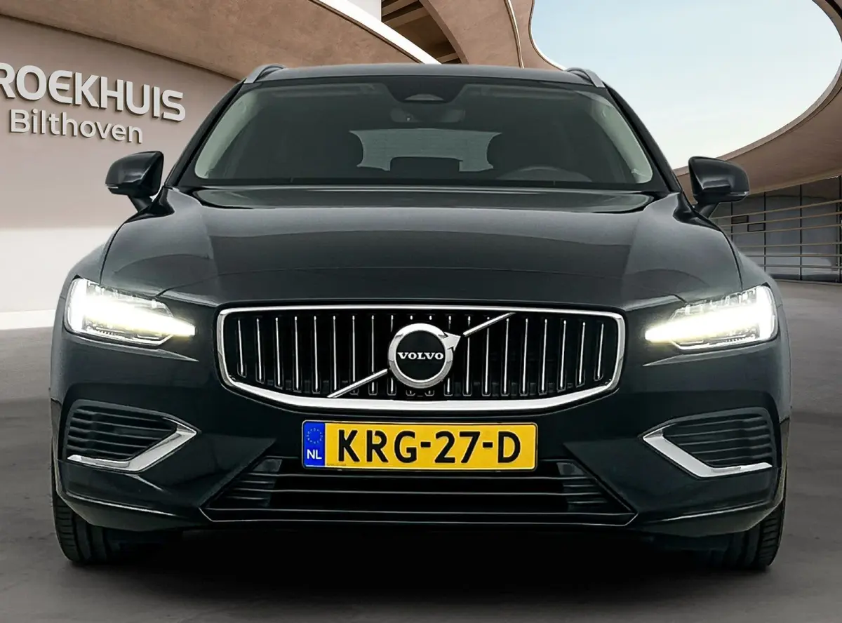 T6 Plug-in hybrid AWD Core Bright | Trekhaak | Adaptive Verlichting | Android Auto / Apple Carplay | PDC V+A en Camera | Extra getint glas | Stoel + Stuurverwarming |