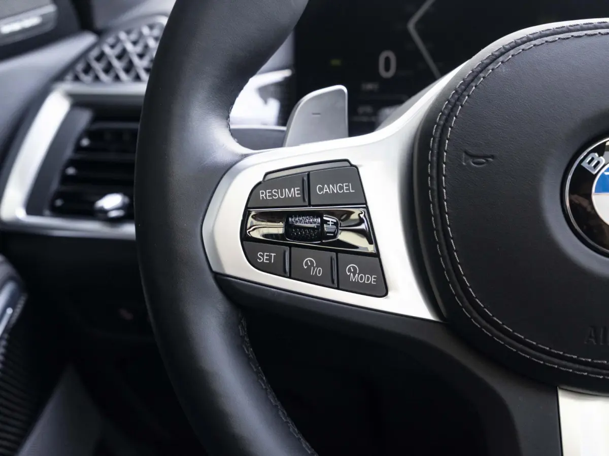 xDrive40i M Sportpakket Pro | M Sportuitlaat | Soft Close | Stoelventilatie | Driving Assistant Professional | Harman Kardon