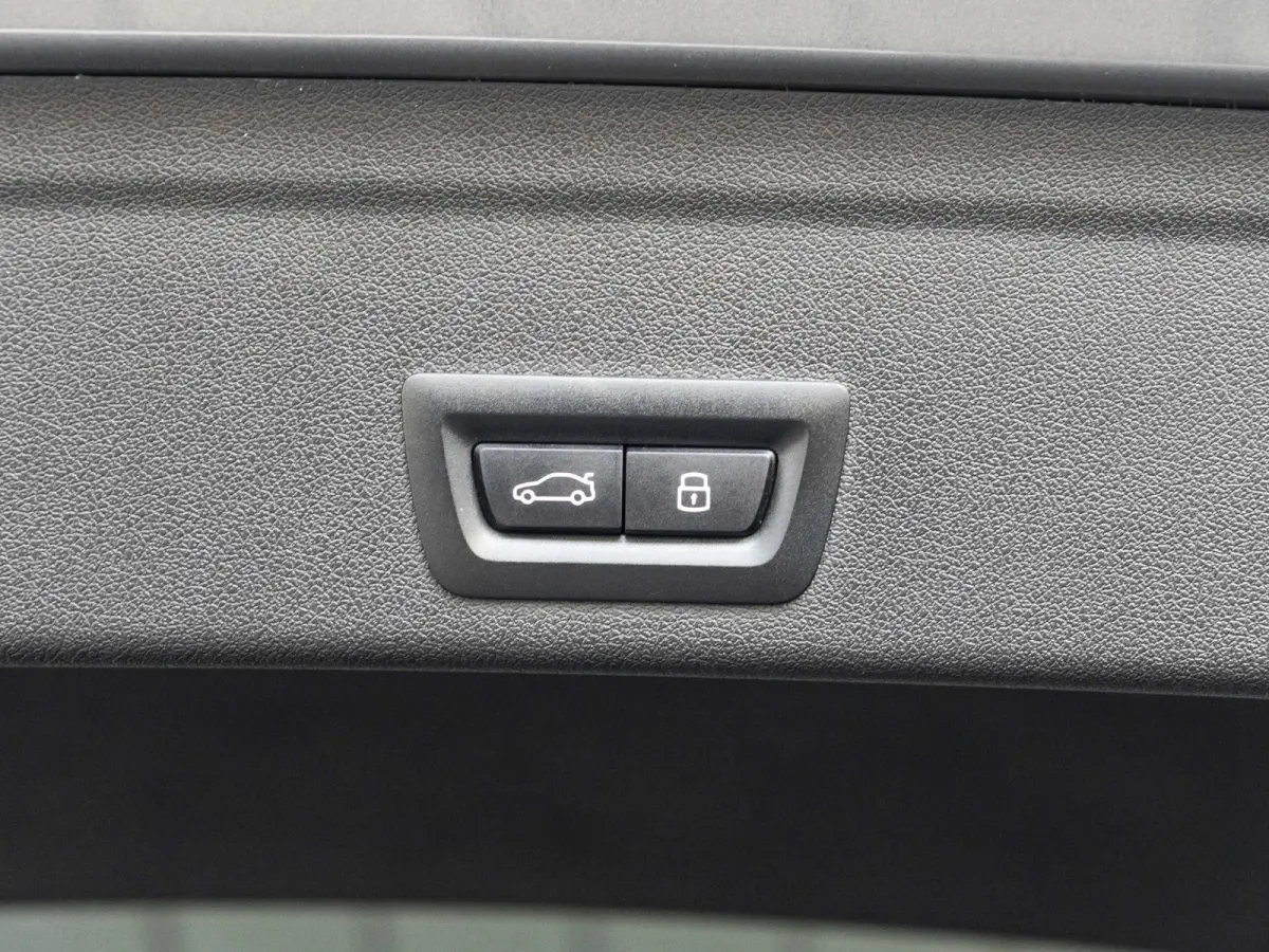 xDrive40i M Sportpakket Pro | M Sportuitlaat | Soft Close | Stoelventilatie | Driving Assistant Professional | Harman Kardon
