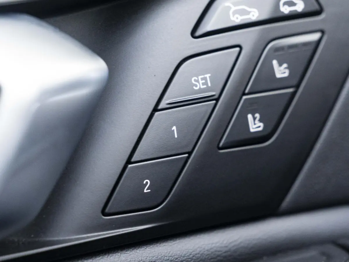 xDrive40i M Sportpakket Pro | M Sportuitlaat | Soft Close | Stoelventilatie | Driving Assistant Professional | Harman Kardon