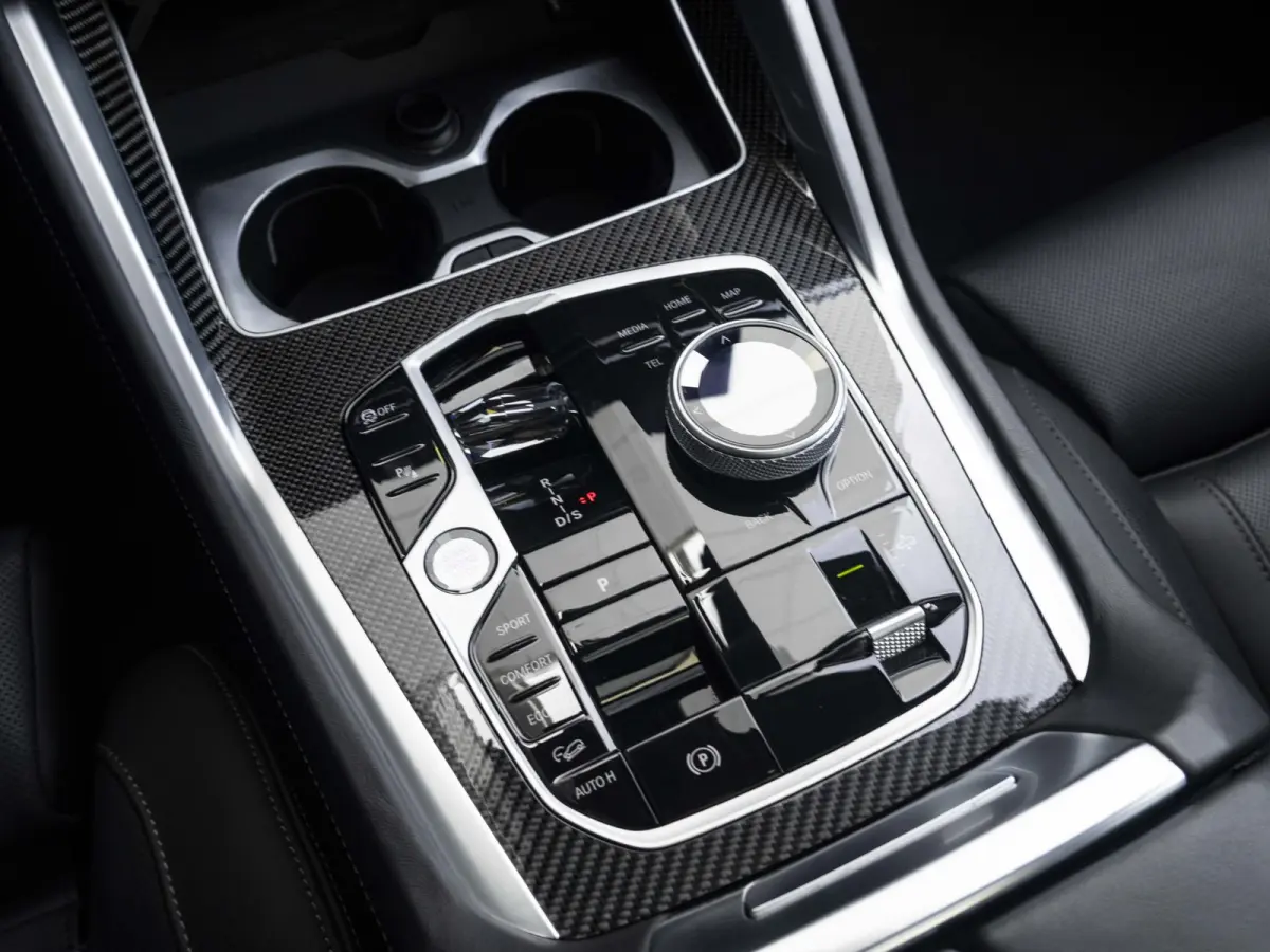 xDrive40i M Sportpakket Pro | M Sportuitlaat | Soft Close | Stoelventilatie | Driving Assistant Professional | Harman Kardon