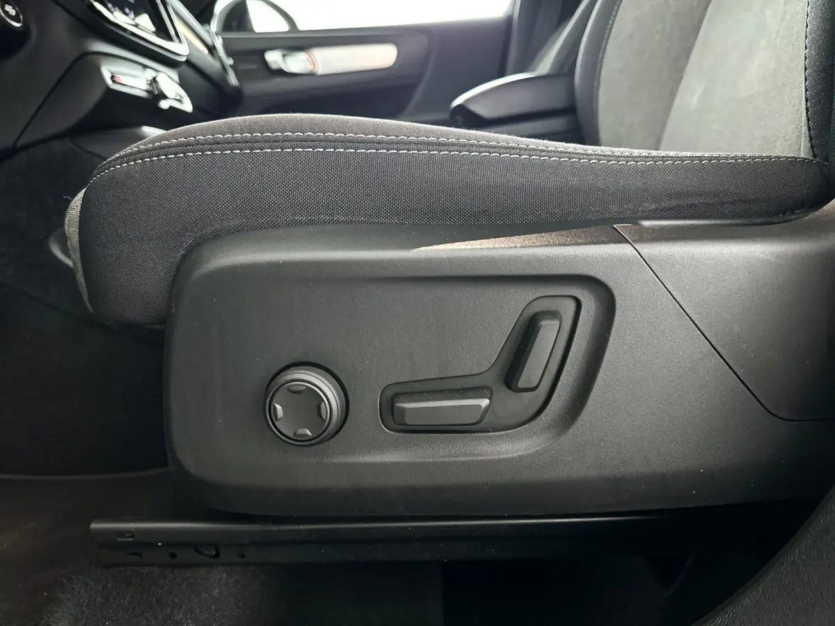 T4 Plug-in hybrid Plus Dark | Parkeercamera | Harman Kardon | Stoel- en stuurverwarming | Trekhaak