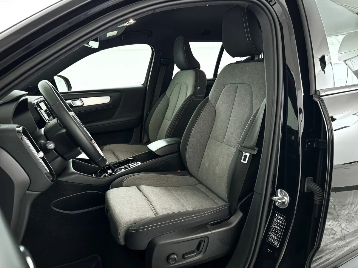 T4 Plug-in hybrid Plus Dark | Parkeercamera | Harman Kardon | Stoel- en stuurverwarming | Trekhaak
