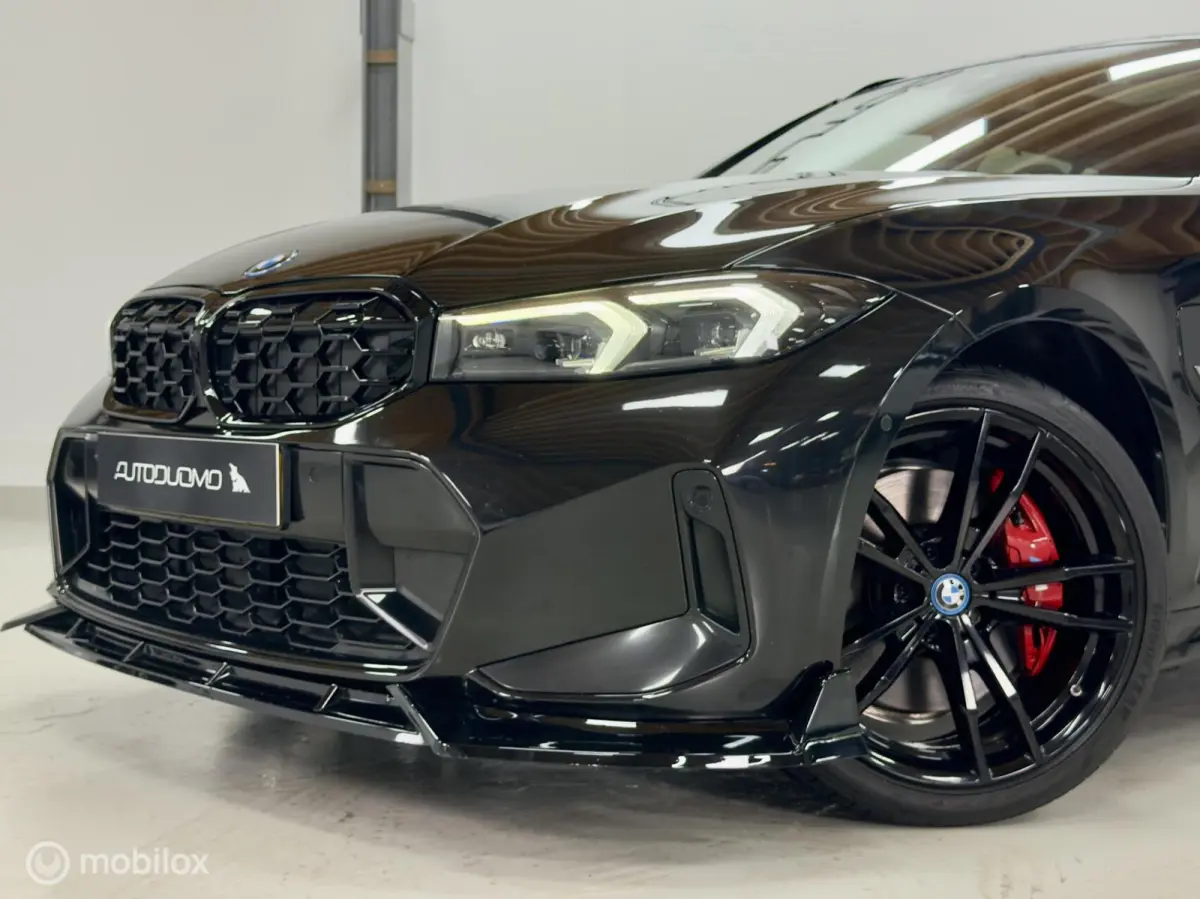 330e M Sport | Pano | Laser | M Onderstel | 19" | Leer | Trekhaak | Shadow | Dodeh. | Stoelverw. | Sfeer | Cam | SOH 99% | 292 PK