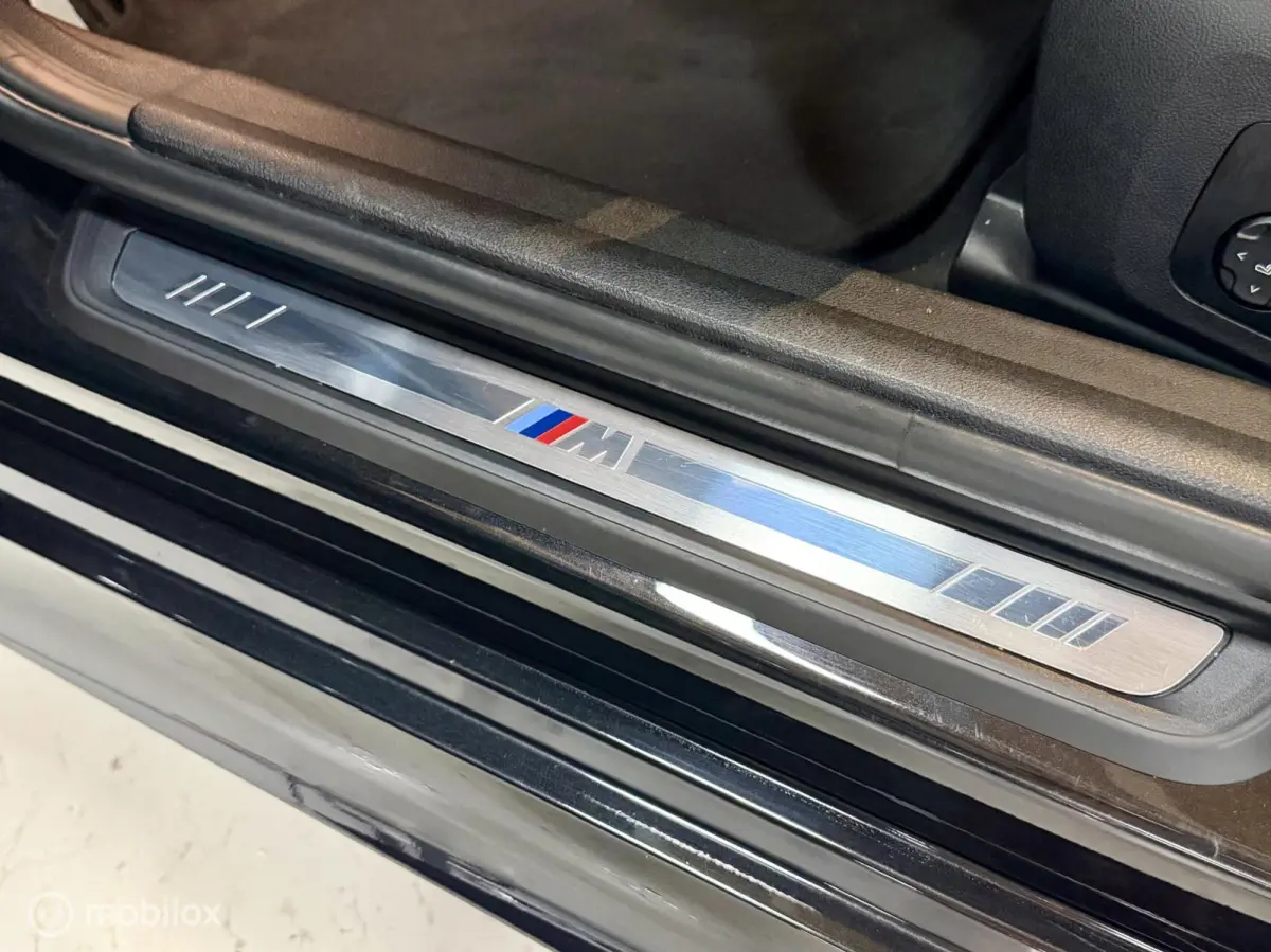 330e M Sport | Pano | Laser | M Onderstel | 19" | Leer | Trekhaak | Shadow | Dodeh. | Stoelverw. | Sfeer | Cam | SOH 99% | 292 PK
