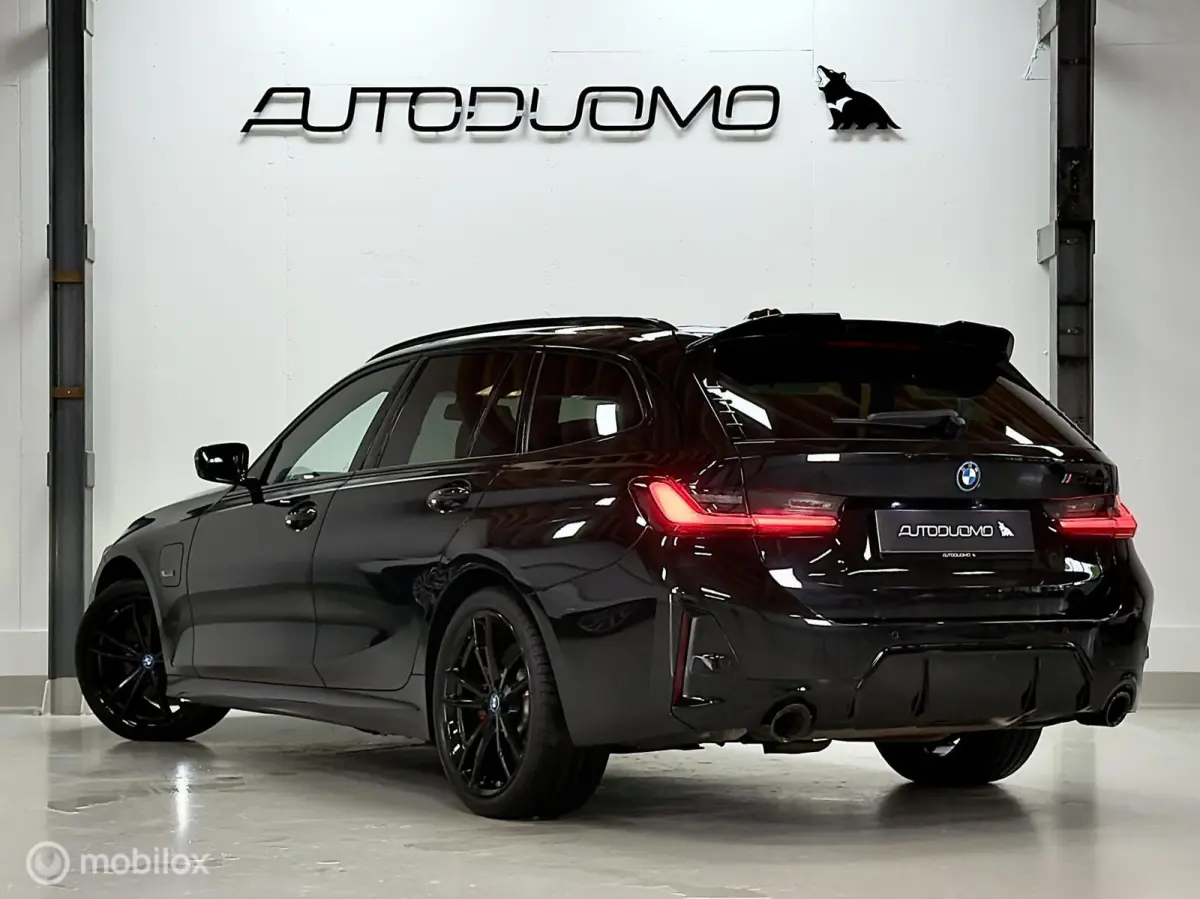 330e M Sport | Pano | Laser | M Onderstel | 19" | Leer | Trekhaak | Shadow | Dodeh. | Stoelverw. | Sfeer | Cam | SOH 99% | 292 PK